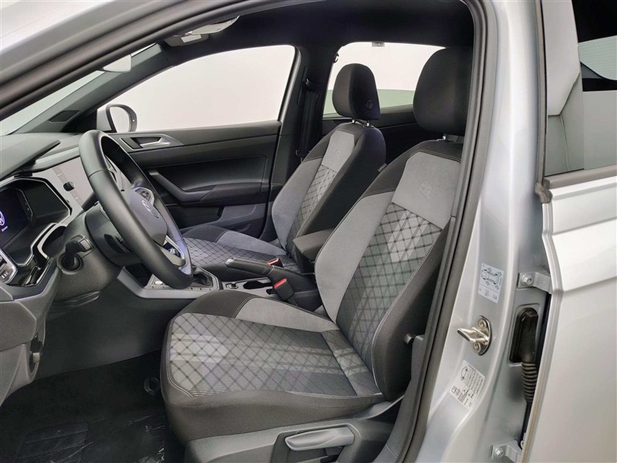 VW Taigo 1.0 TSI 115cv DSG R-Line CARPLAY / FULL LED / CAMERA / JA 18 (2025) - Photo 7