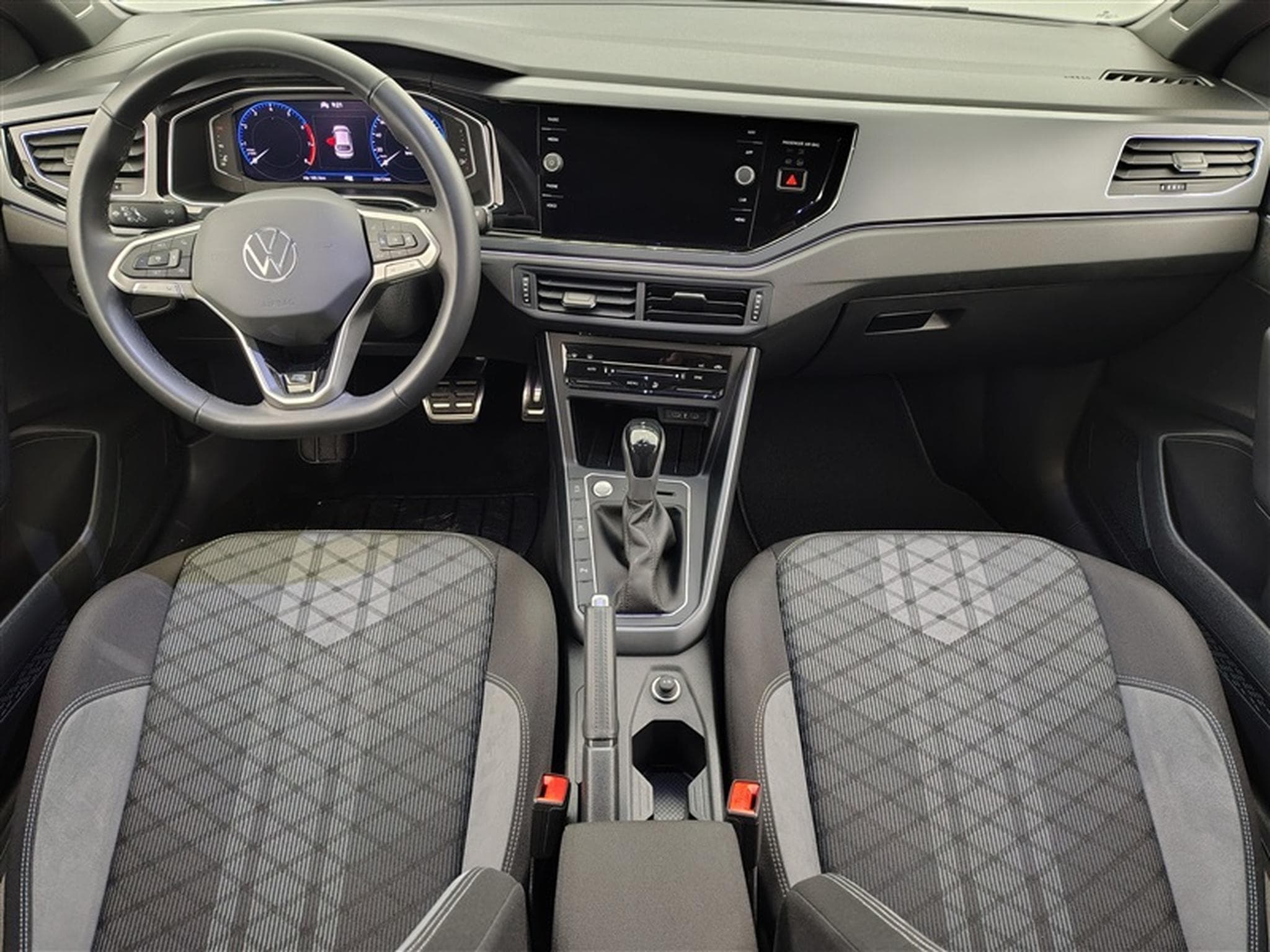 VW Taigo 1.0 TSI 115cv DSG R-Line CARPLAY / FULL LED / CAMERA / JA 18 (2025) - Photo 8