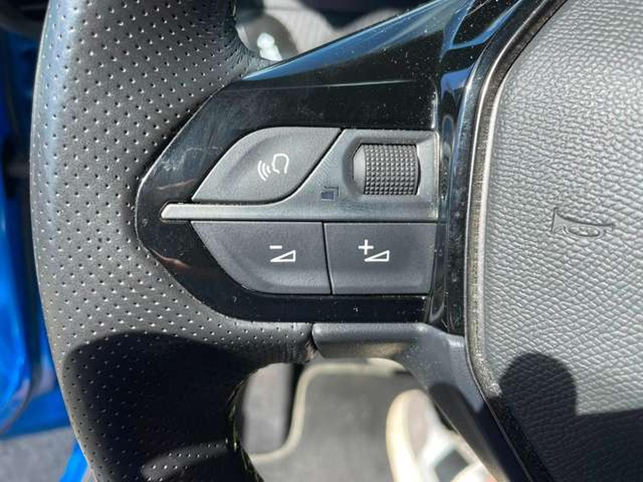Peugeot 208 208 e 136 GT Pack GARANTIE JUSQU'A 36 MOIS (2022) - Photo 12