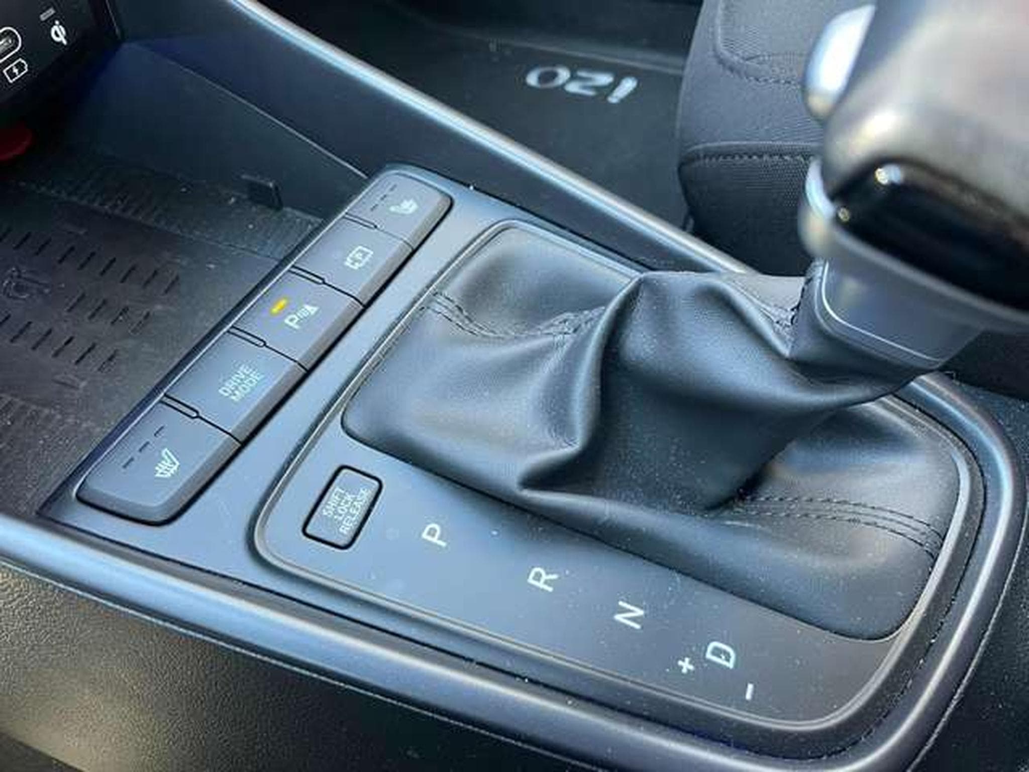 Hyundai i20 i20 1.0 T-GDI 7DCT Sky  GARANTIE JUSQU'A 36 MOIS (2024) - Photo 24
