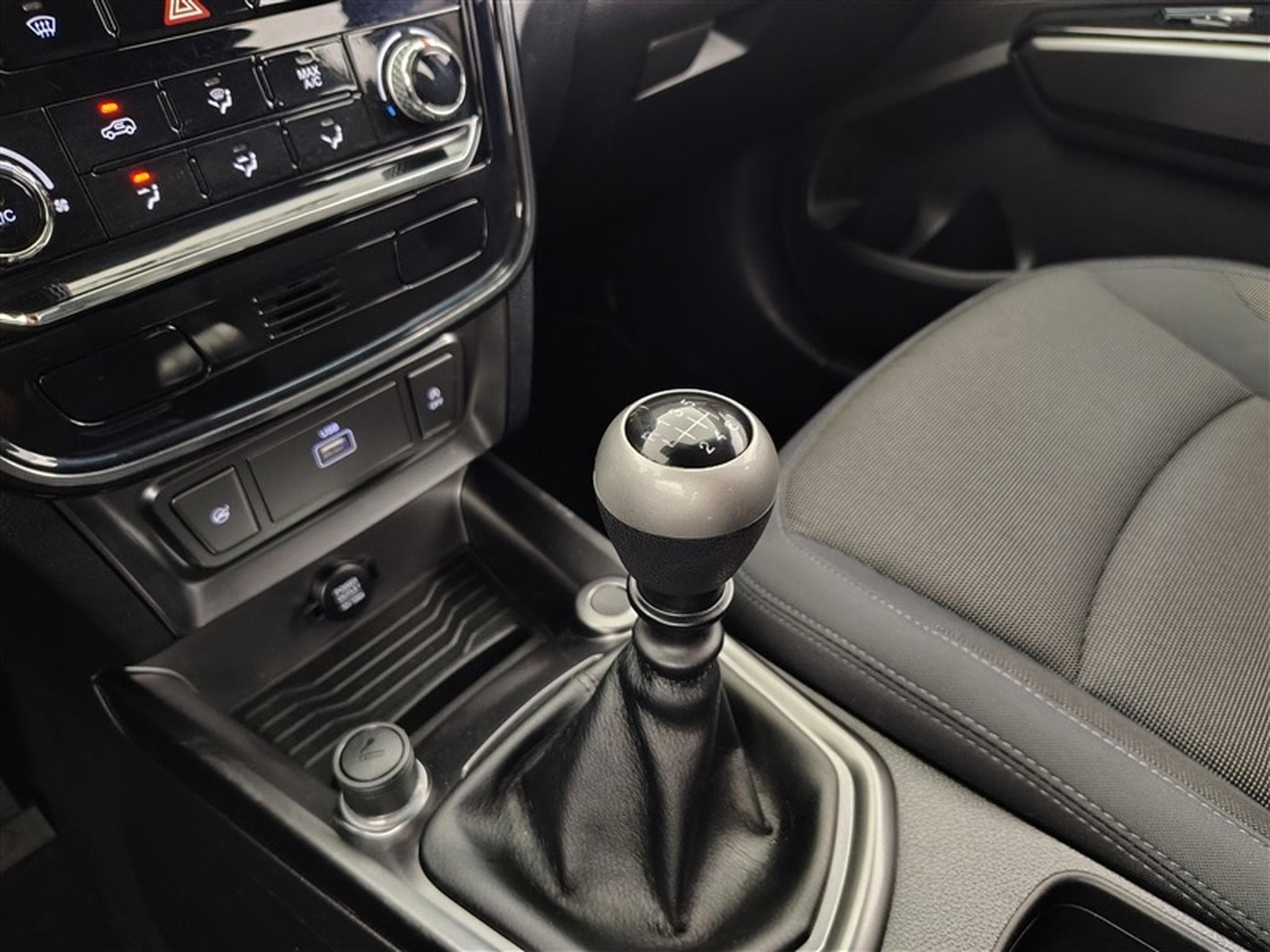 SsangYong Tivoli 1.5 T-GDI 2WD Amber (2021) - Photo 12