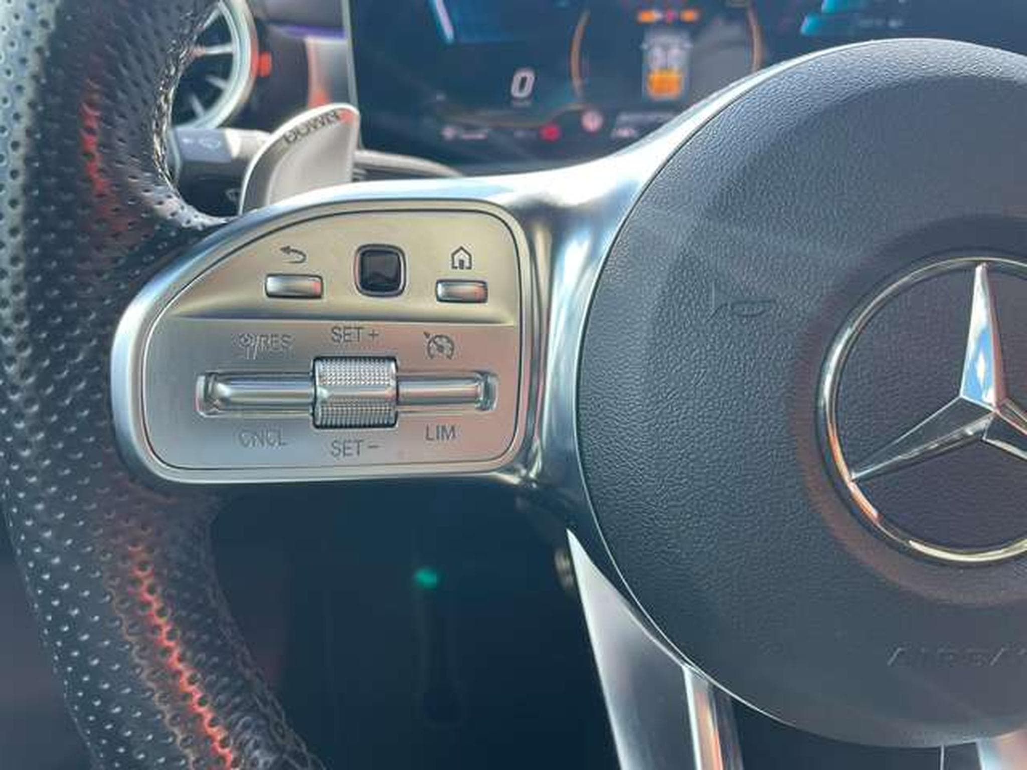 Mercedes A 35 AMG 4Matic Speedshift DCT 7G GARANTIE JUSQU'A 36 MOIS (2019) - Photo 19