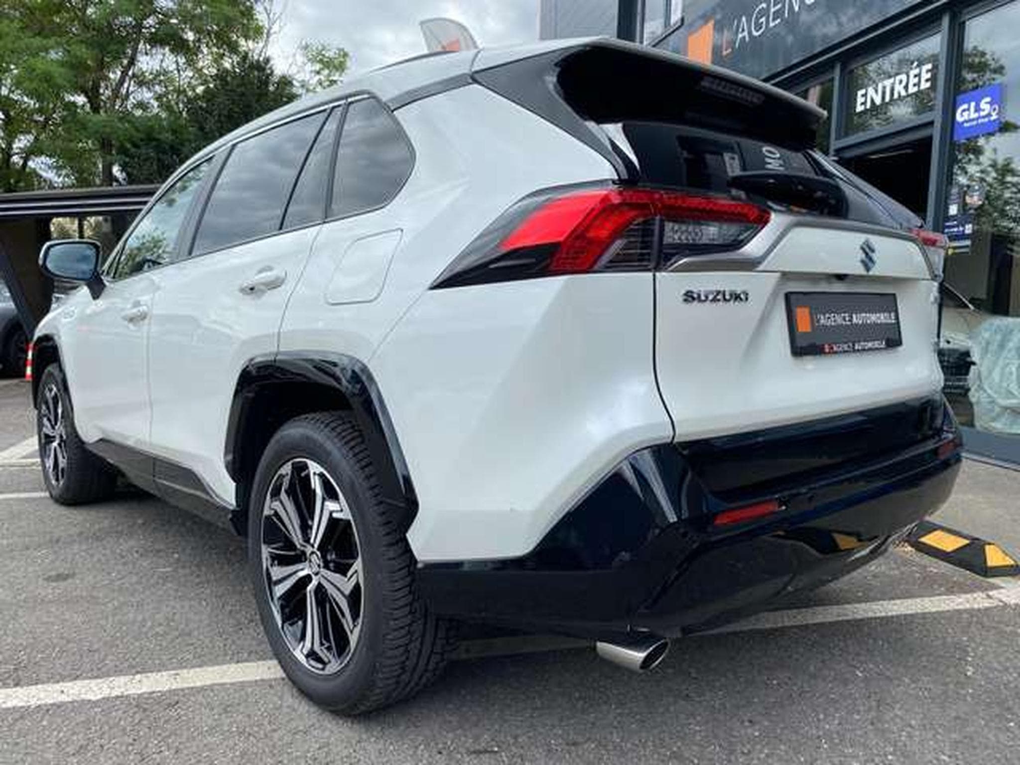 Suzuki Across Across PLUG-IN HYBRID (2022) - Photo 4