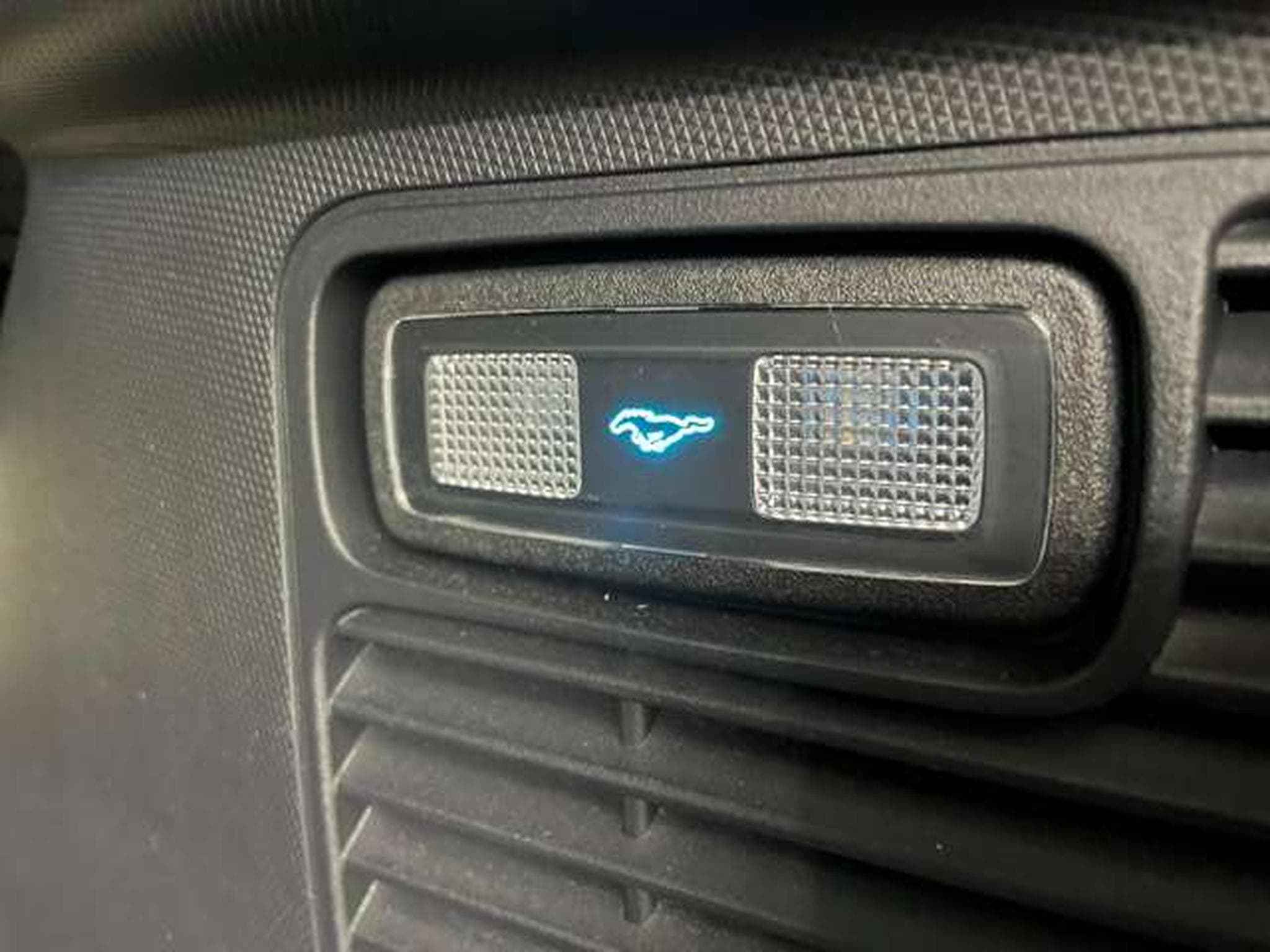 Ford Mustang Mach-E GT Performance GARANTIE JUSQU'A 36 MOIS (2024) - Photo 35