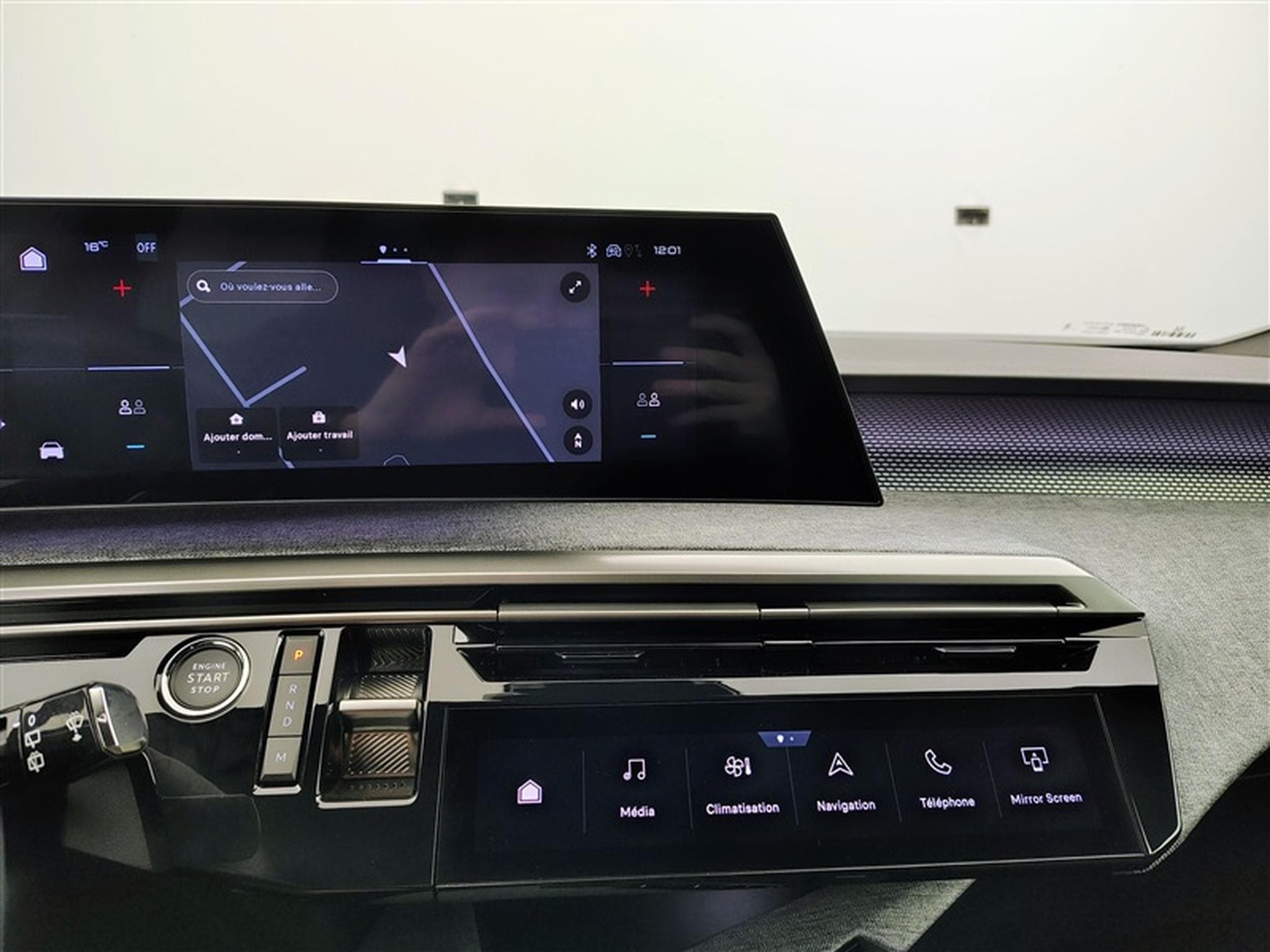 Peugeot 5008 1.2 Hybrid 145Cv e-DCS6 GT 7PL / NAVI / CARPLAY / CAMERA (2025) - Photo 11