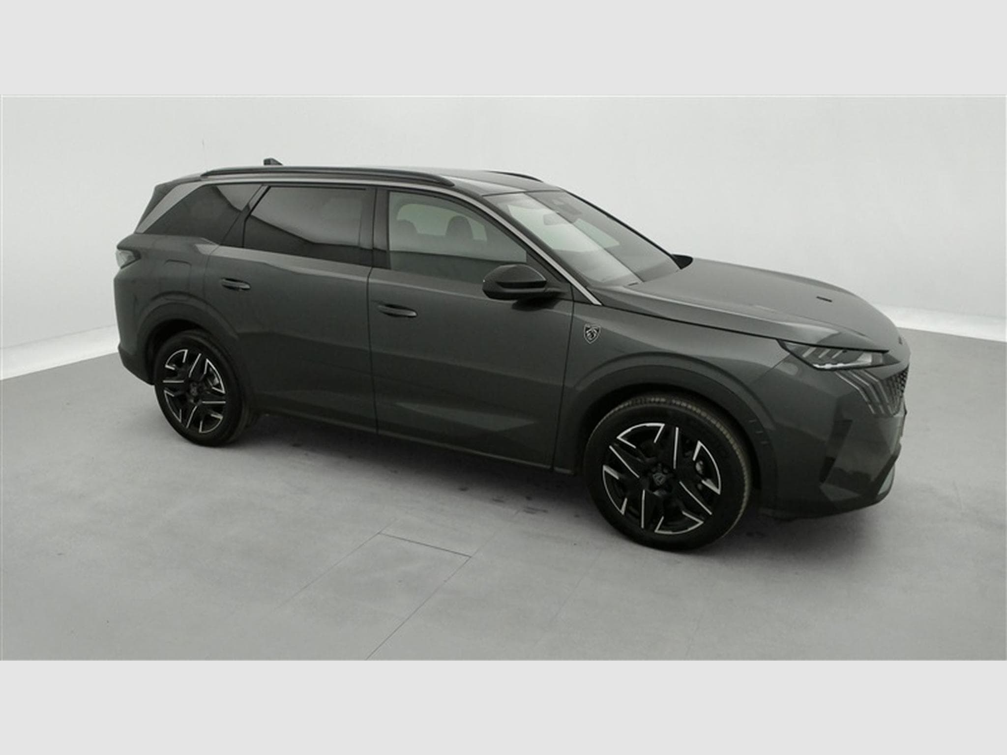 Peugeot 5008 1.2 Hybrid 145Cv e-DCS6 GT 7PL / NAVI / CARPLAY / CAMERA (2025) - Photo 25
