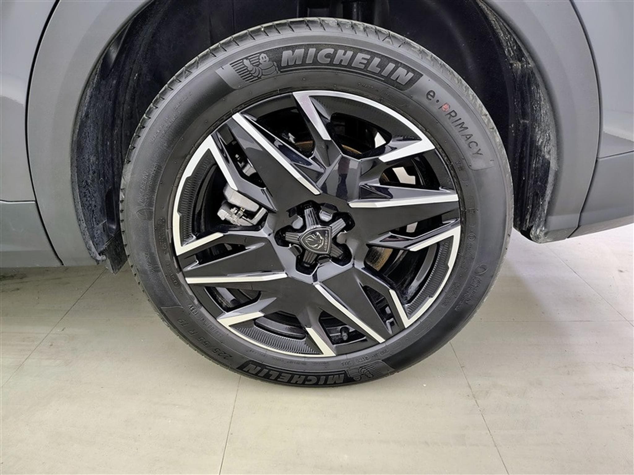 Peugeot 5008 1.2 Hybrid 145Cv e-DCS6 GT 7PL / NAVI / CARPLAY / CAMERA (2025) - Photo 6