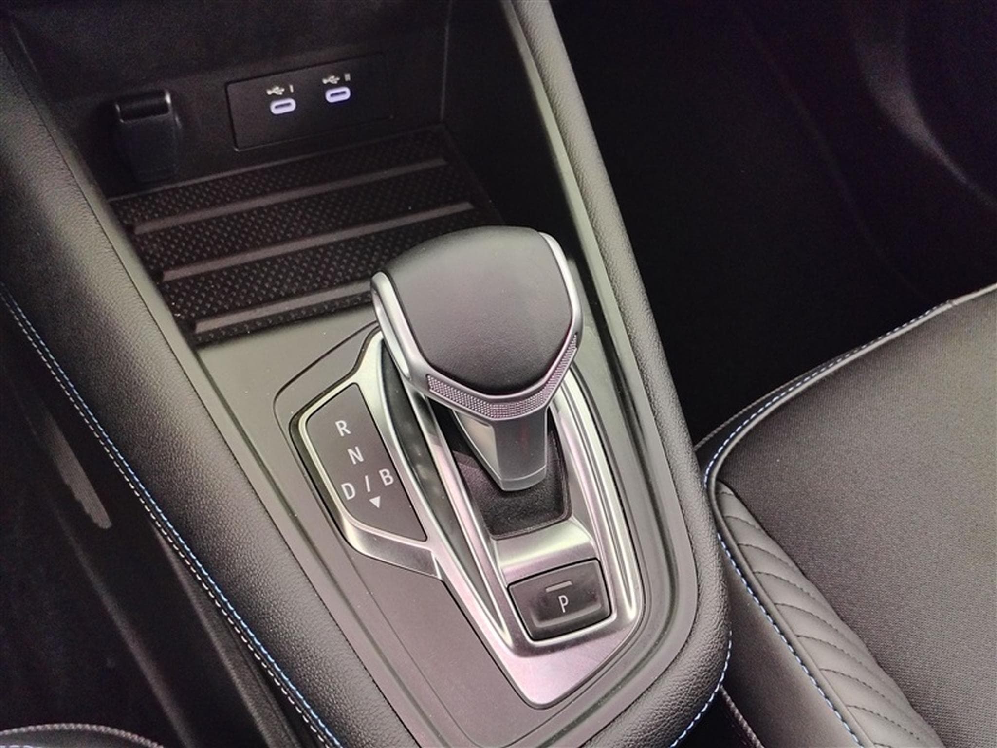 Renault Symbioz 1.6 E-TECH 145 Full Hybride Esprit Alpine NAVI/ S-CUIR/ LED (2025) - Photo 12
