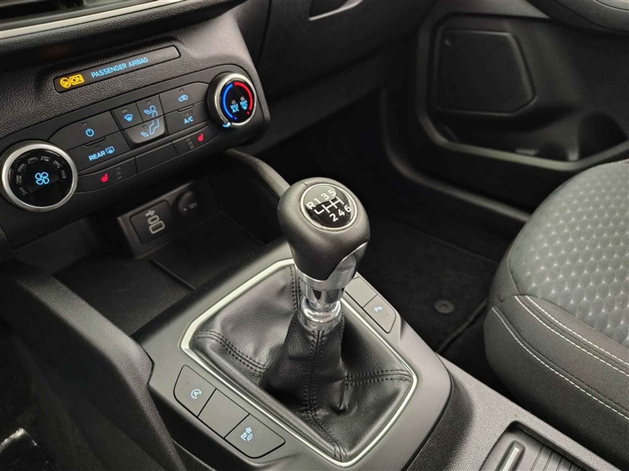 Ford Kuga 1.5 EcoBoost Connect NAVI / FULL LED / PDC AV+AR (2024) - Photo 12