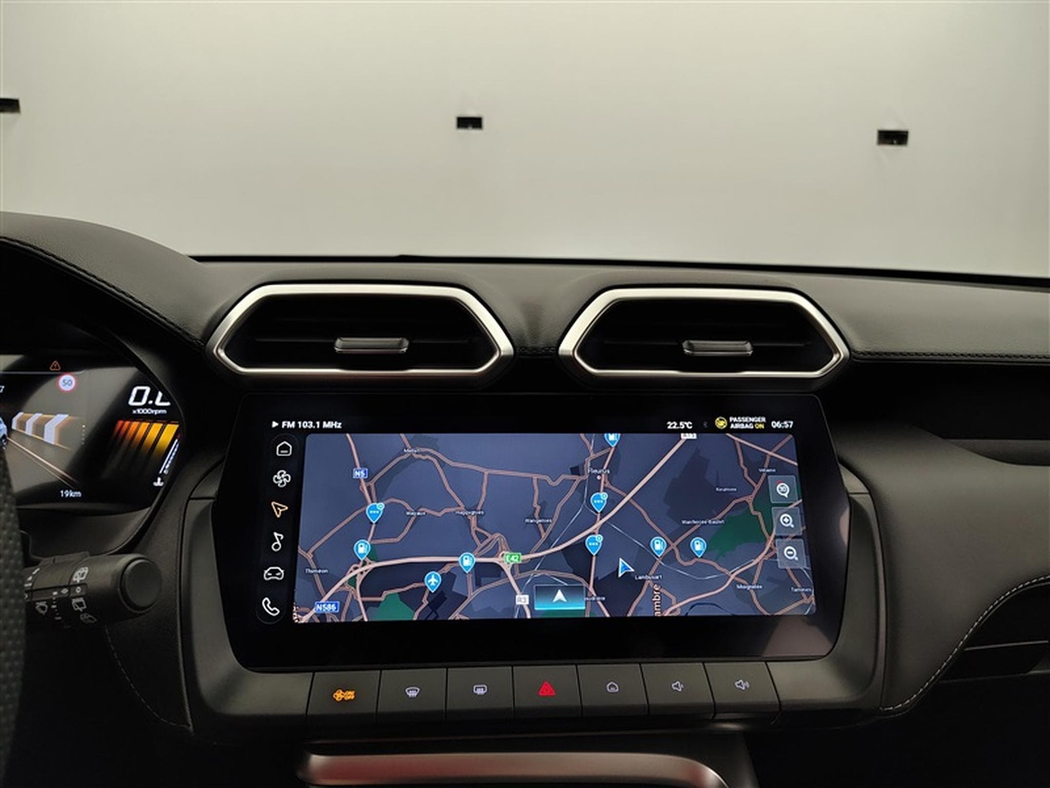 MG ZS 1.5 Hybrid+ Luxury NAVI / CAMERA / CARPLAY / ALU (2026) - Photo 11