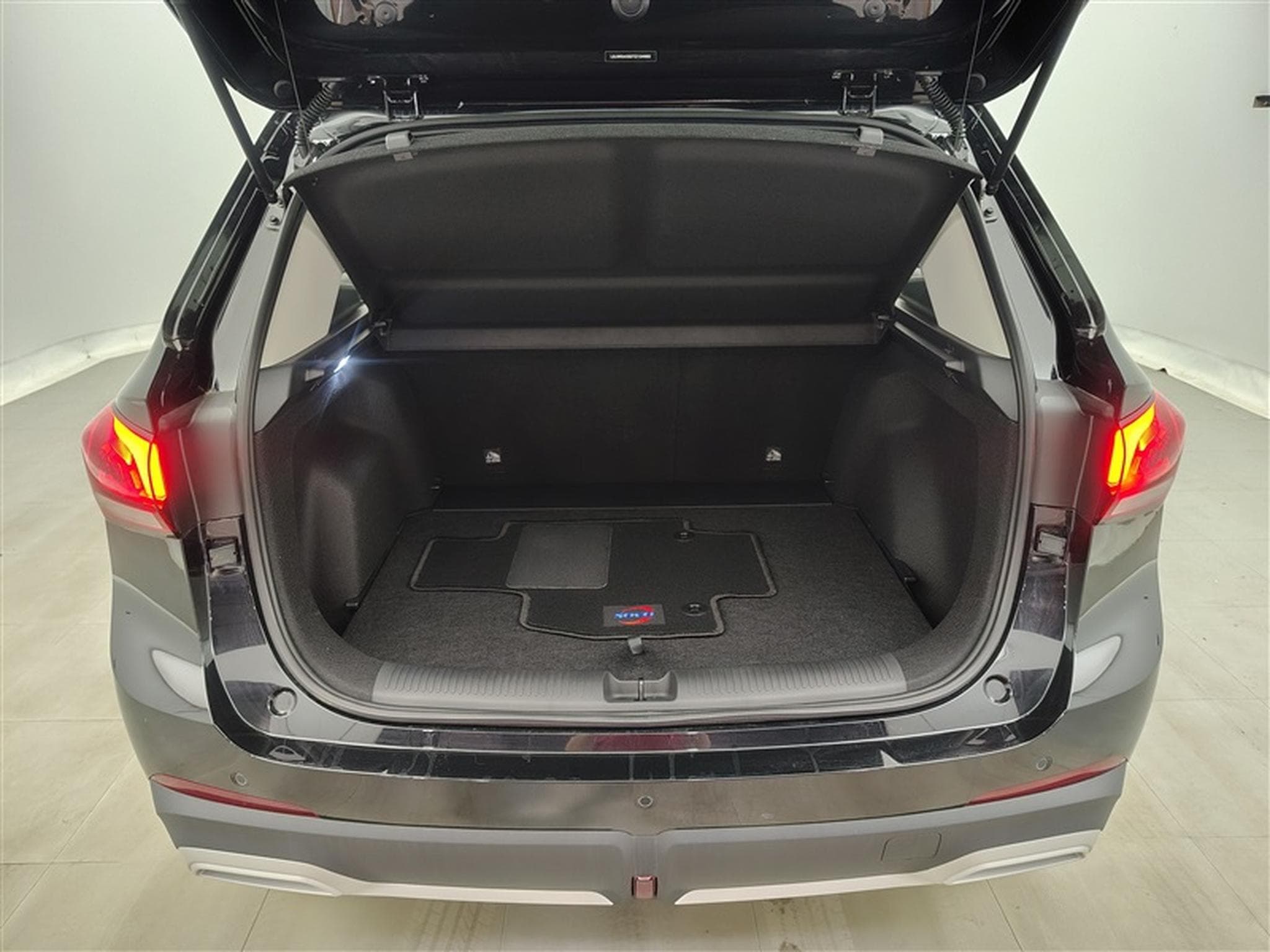 MG ZS 1.5 Hybrid+ Luxury NAVI / CAMERA / CARPLAY / ALU (2026) - Photo 14