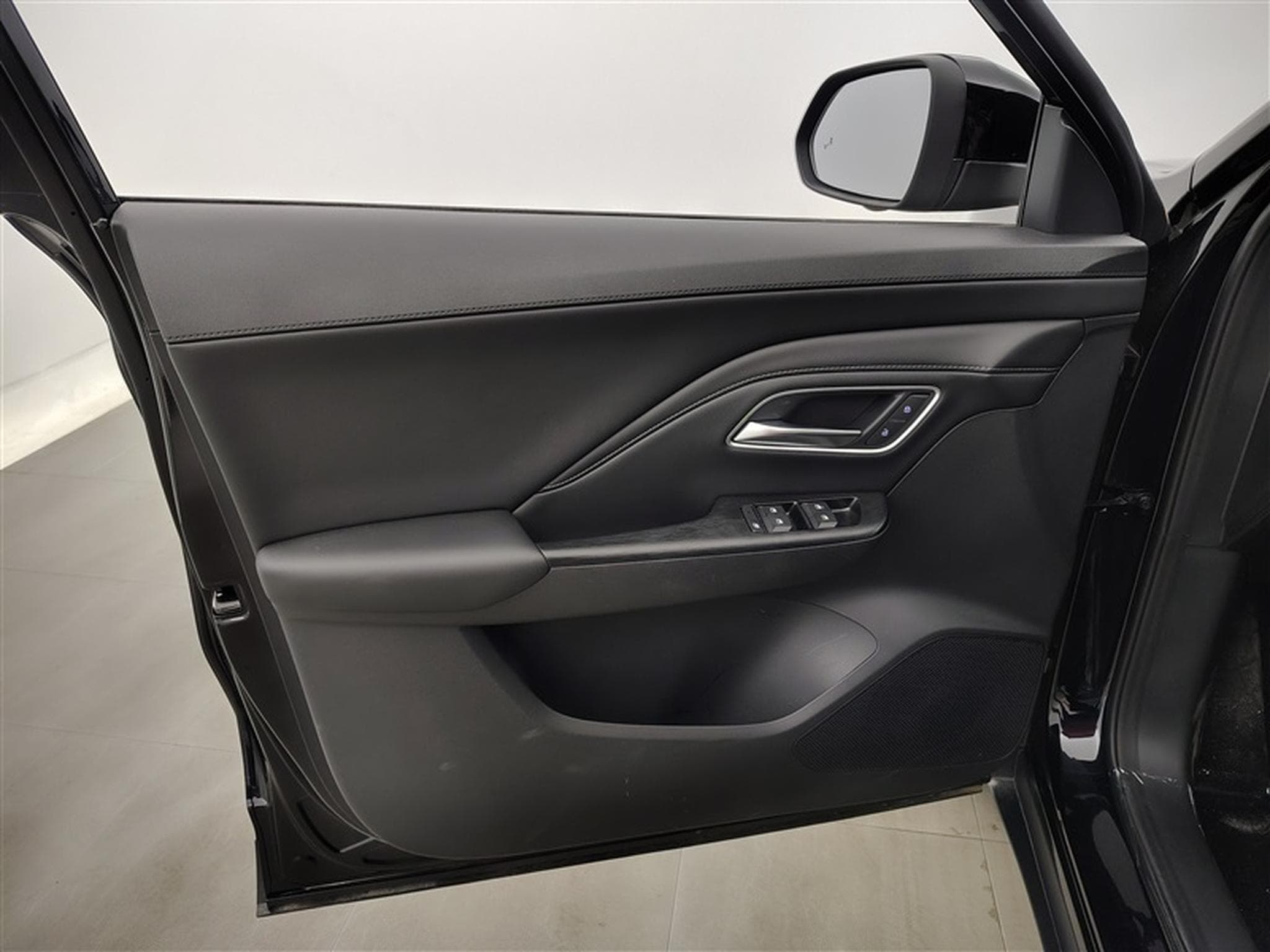 MG ZS 1.5 Hybrid+ Luxury NAVI / CAMERA / CARPLAY / ALU (2026) - Photo 17