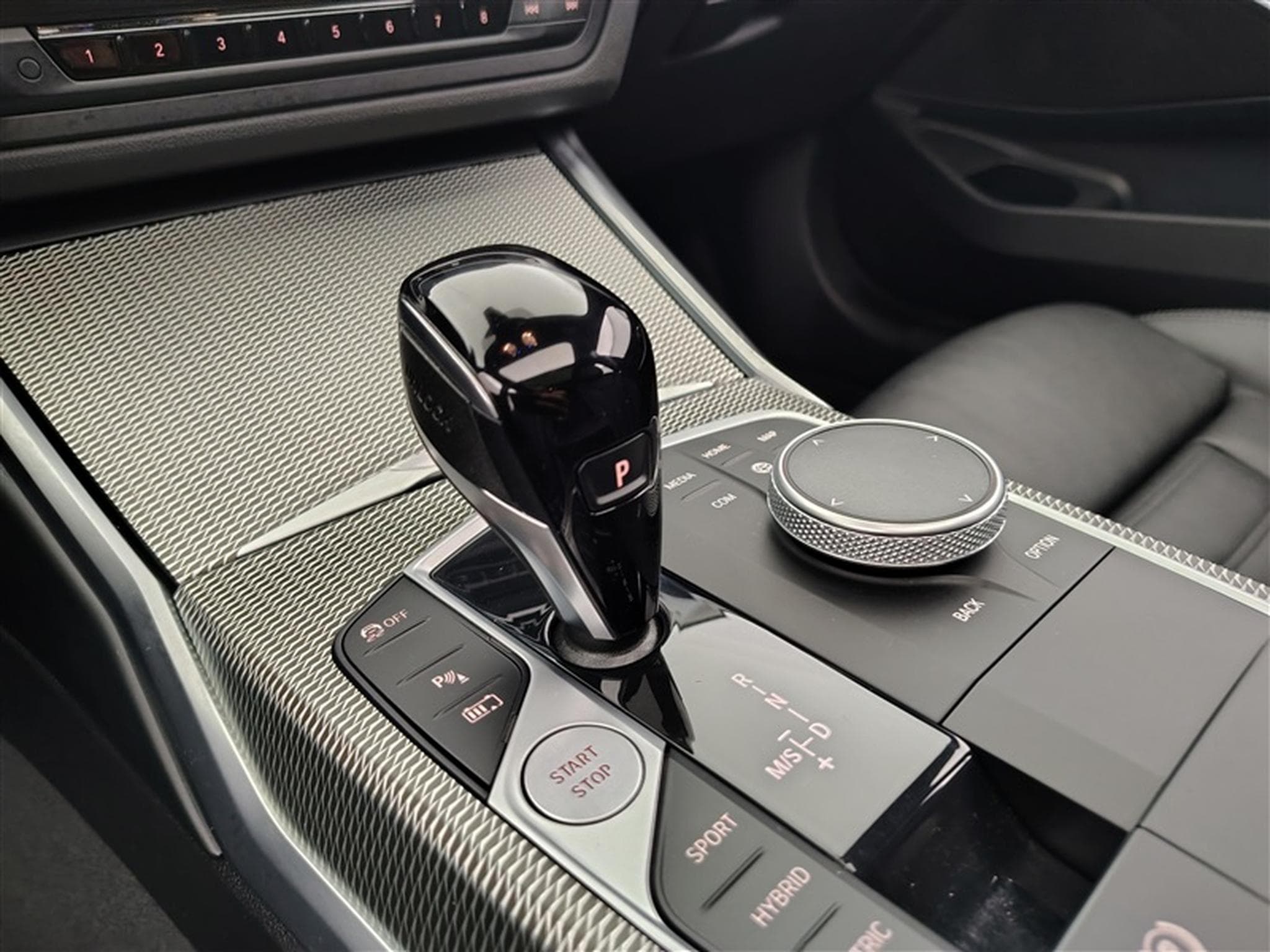 BMW 330 e XDrive PHEV PACK M NAV/CARPLAY/CAM/CUIR/PANO/LASER LED/HUD (2022) - Photo 12