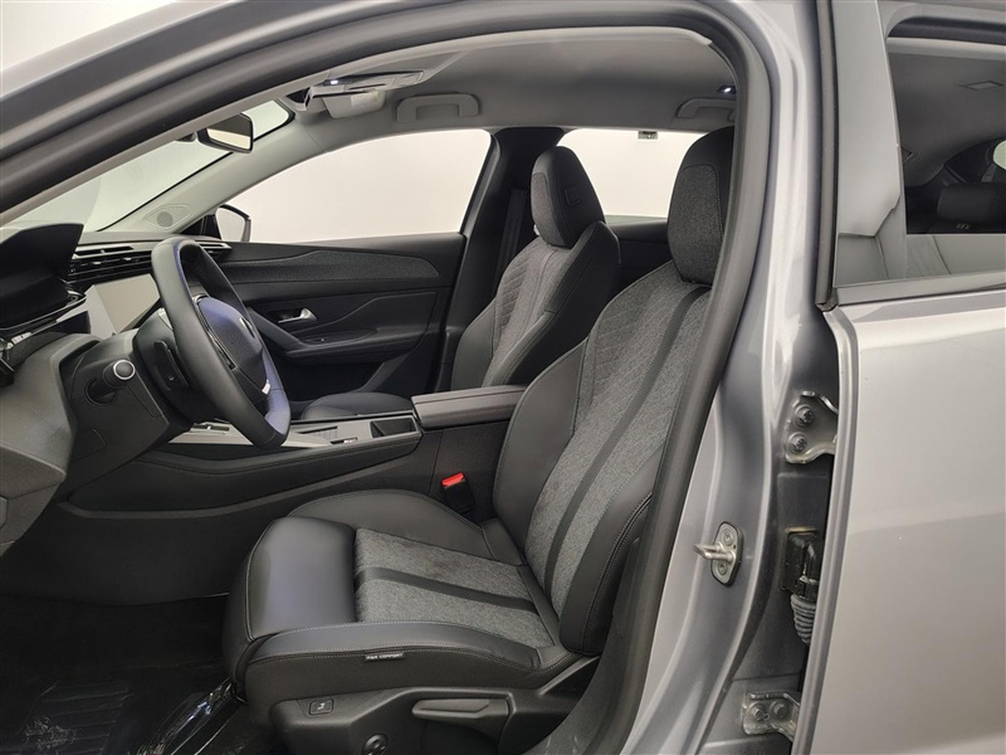 Peugeot 408 1.6 PHEV 150cv EAT8 Allure NAVI / FULL LED / CAMERA 360 (2024) - Photo 7