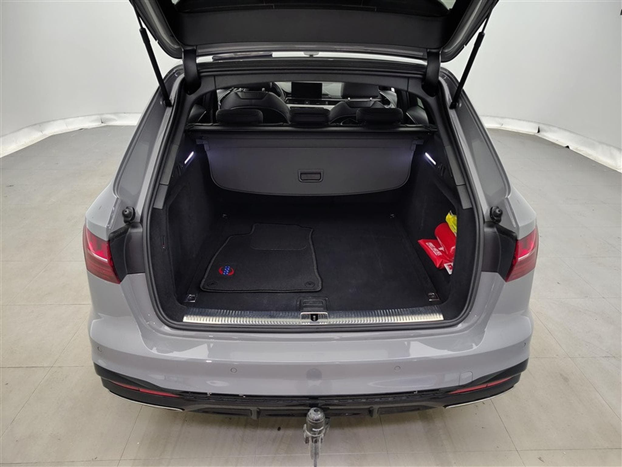 Audi A4 Avant 35 TFSI S-Line Competition  S-tronic *FULL OPTIONS* (2024) - Photo 13