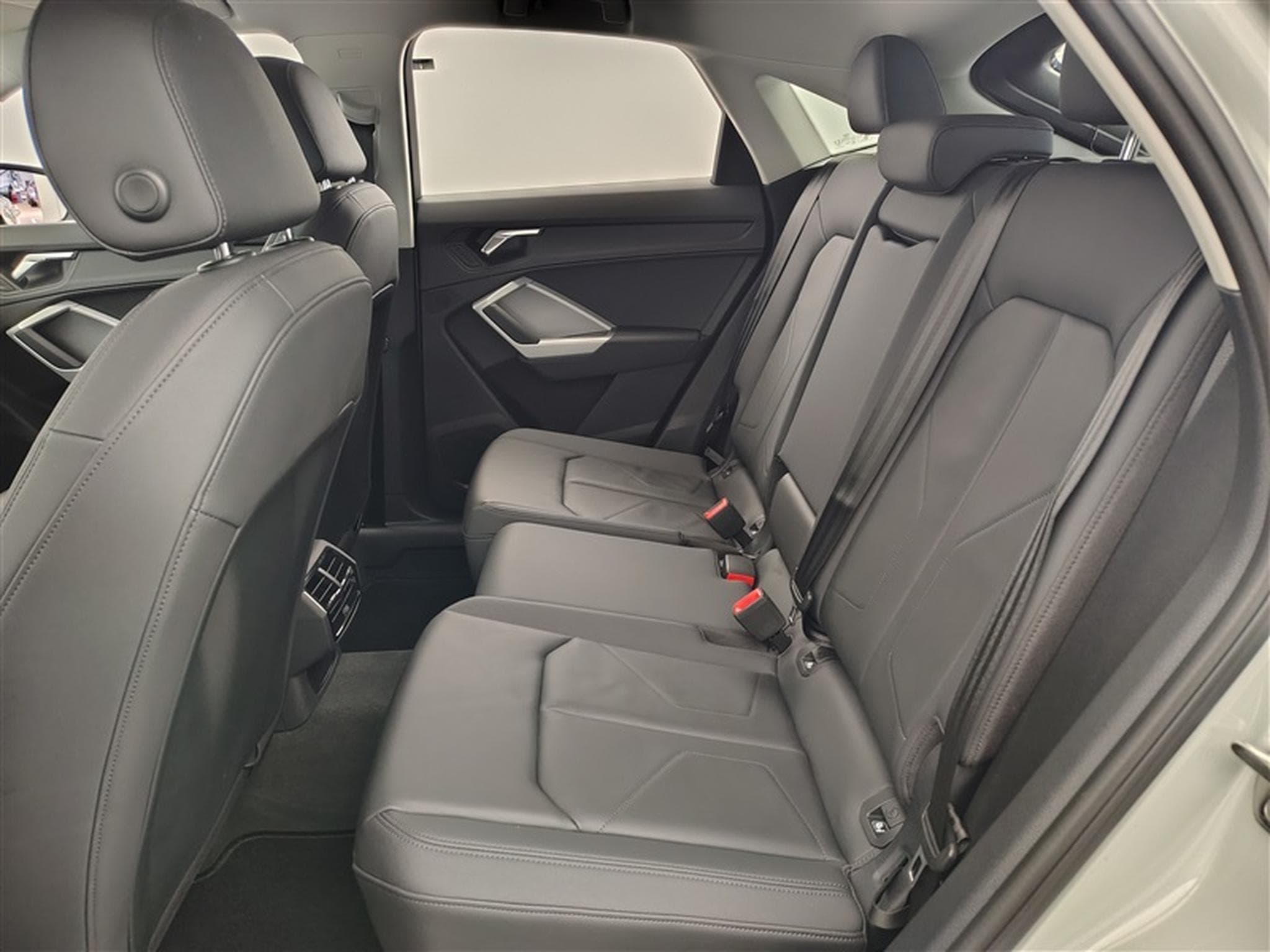 Audi Q3 Sportback 35 TFSI Design CUIR/NAVI/FULL LED/JA18 (2021) - Photo 13