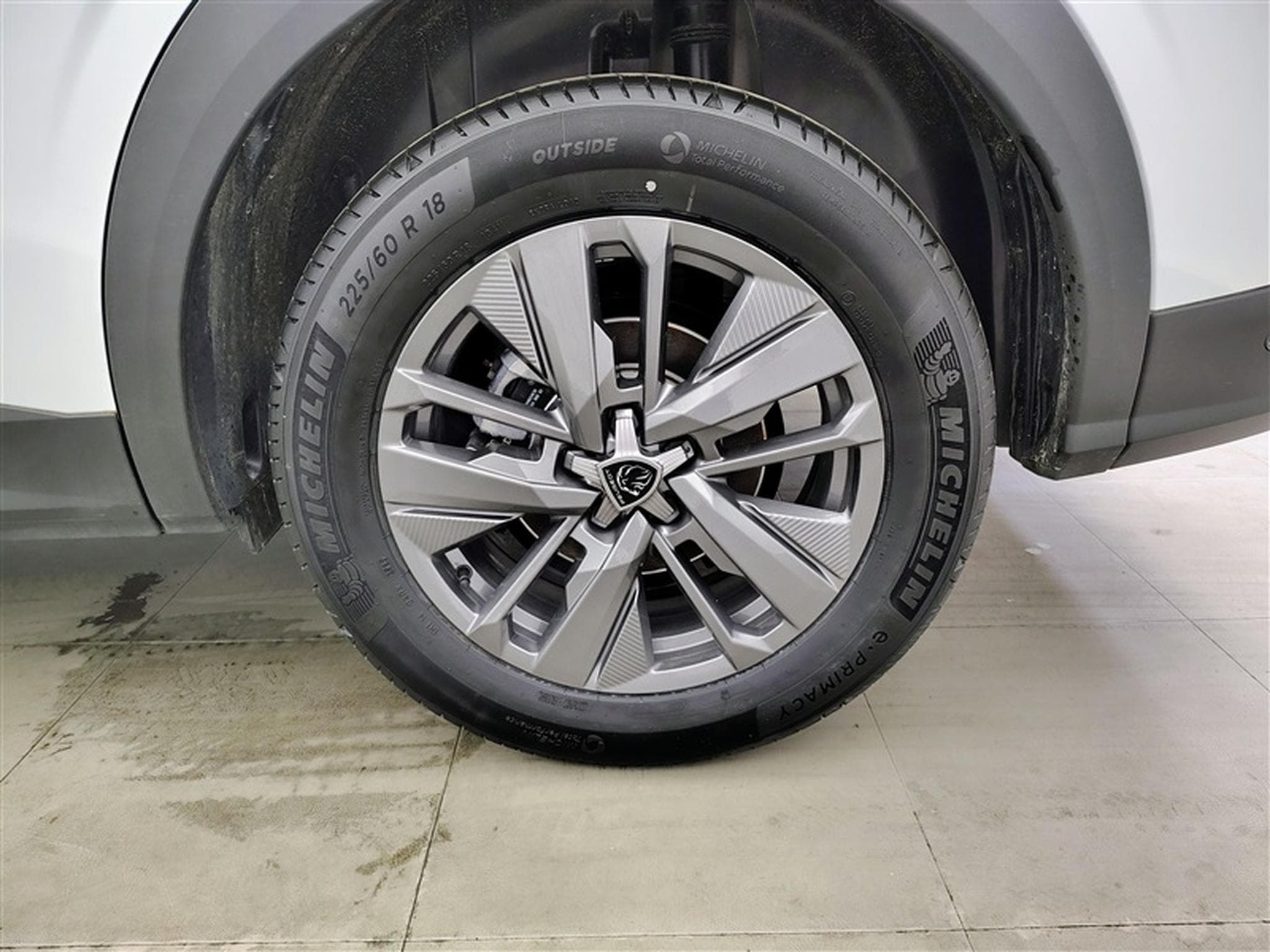 Peugeot 5008 1.2 HYBRID 145cv e-DSC6 Allure 7 Pl Navi / Led / PDC+Caméra (2025) - Photo 6
