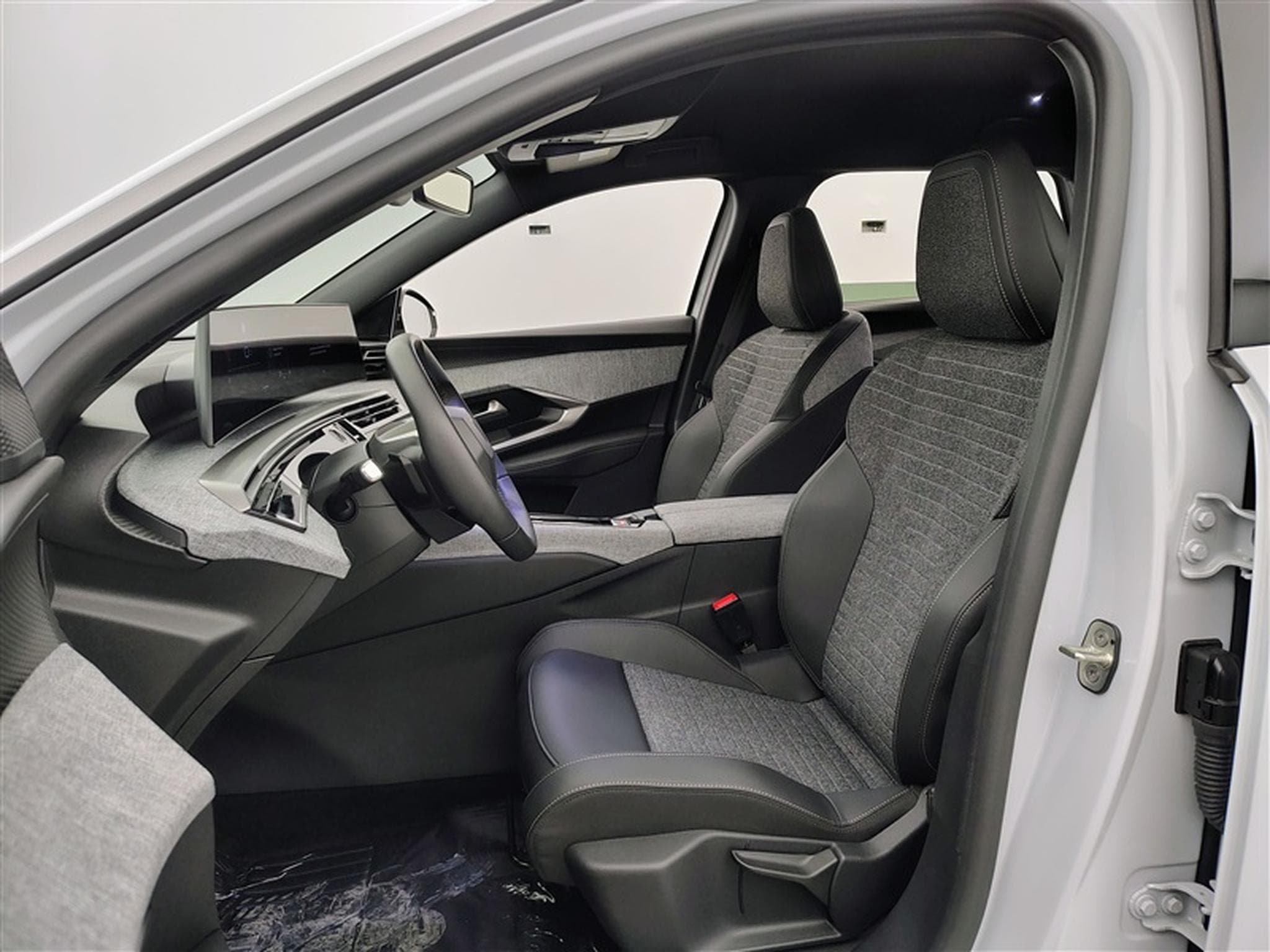 Peugeot 5008 1.2 HYBRID 145cv e-DSC6 Allure 7 Pl Navi / Led / PDC+Caméra (2025) - Photo 7