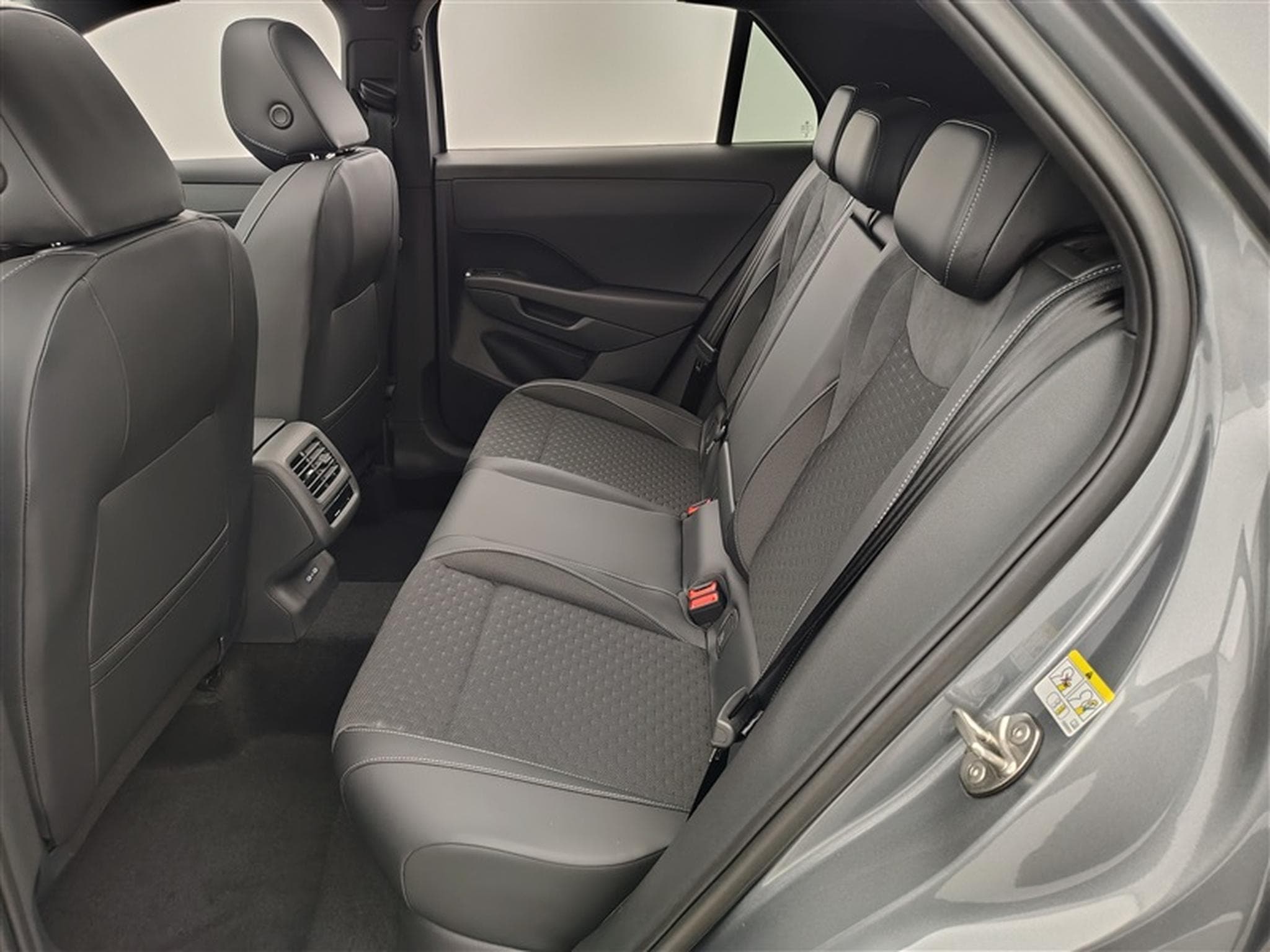 VW T-Roc 1.5 TSI 150cv DSG R-Line CARPLAY / FULL LED / PANO / CAMERA (2026) - Photo 13