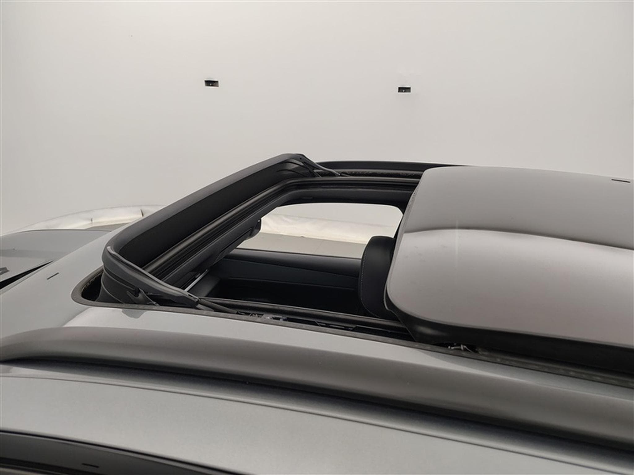 VW T-Roc 1.5 TSI 150cv DSG R-Line CARPLAY / FULL LED / PANO / CAMERA (2026) - Photo 19