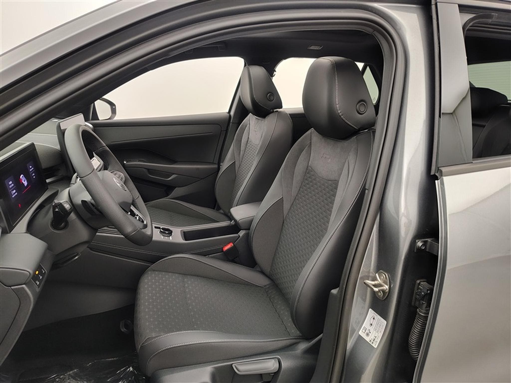 VW T-Roc 1.5 TSI 150cv DSG R-Line CARPLAY / FULL LED / PANO / CAMERA (2026) - Photo 7