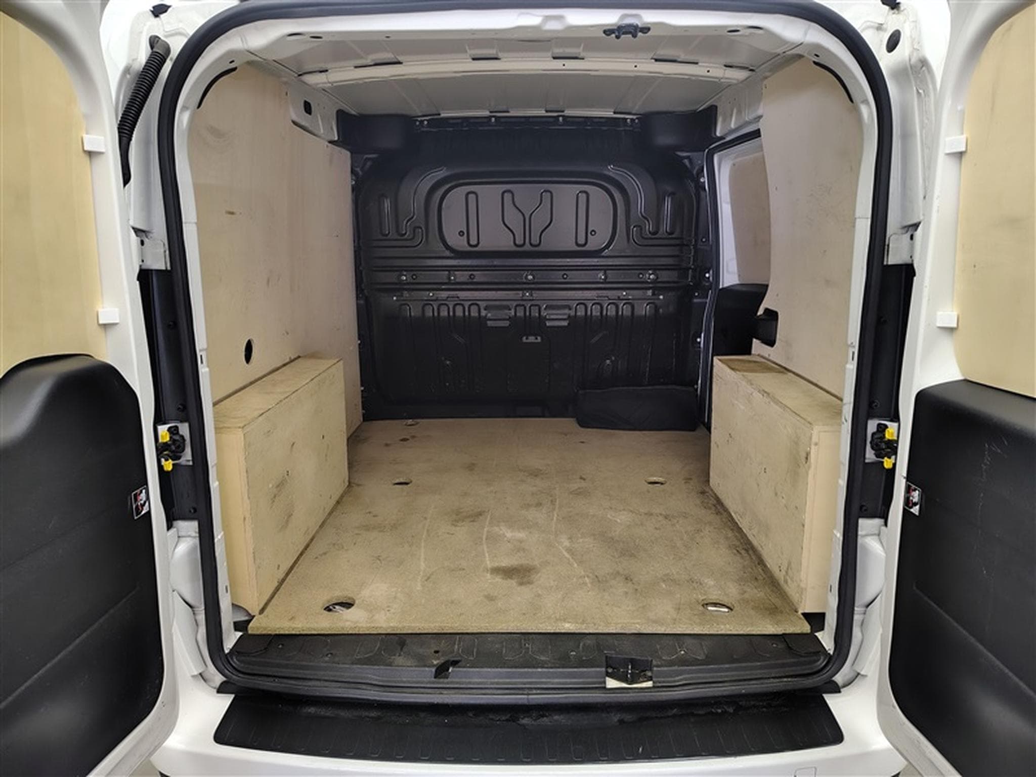 Fiat Doblo 1.6 MJET Cargo CLIM / CARPLAY (2023) - Photo 14