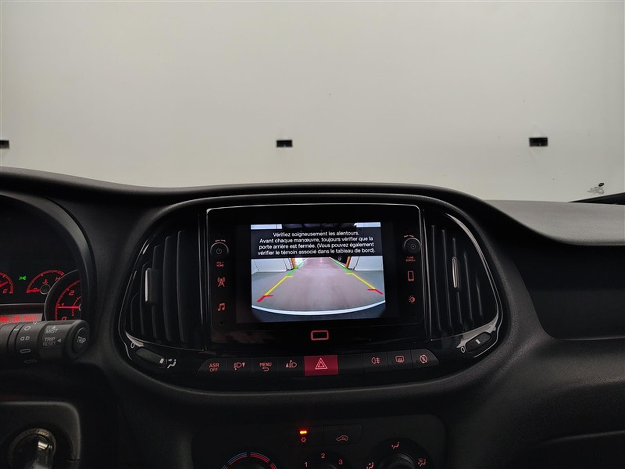 Fiat Doblo 1.6 MJET Cargo CLIM / CARPLAY (2023) - Photo 17