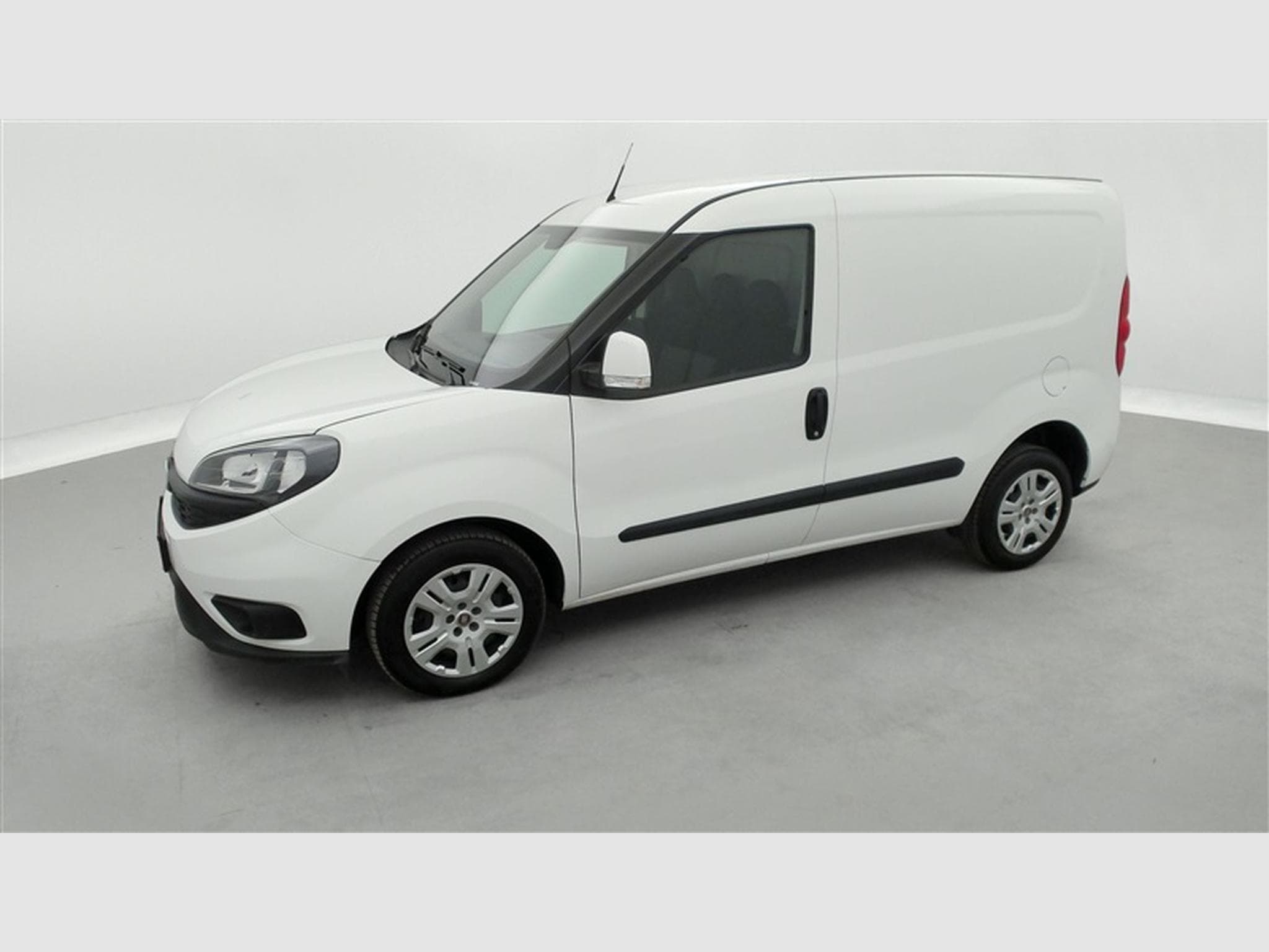 Fiat Doblo 1.6 MJET Cargo CLIM / CARPLAY (2023) - Photo 20