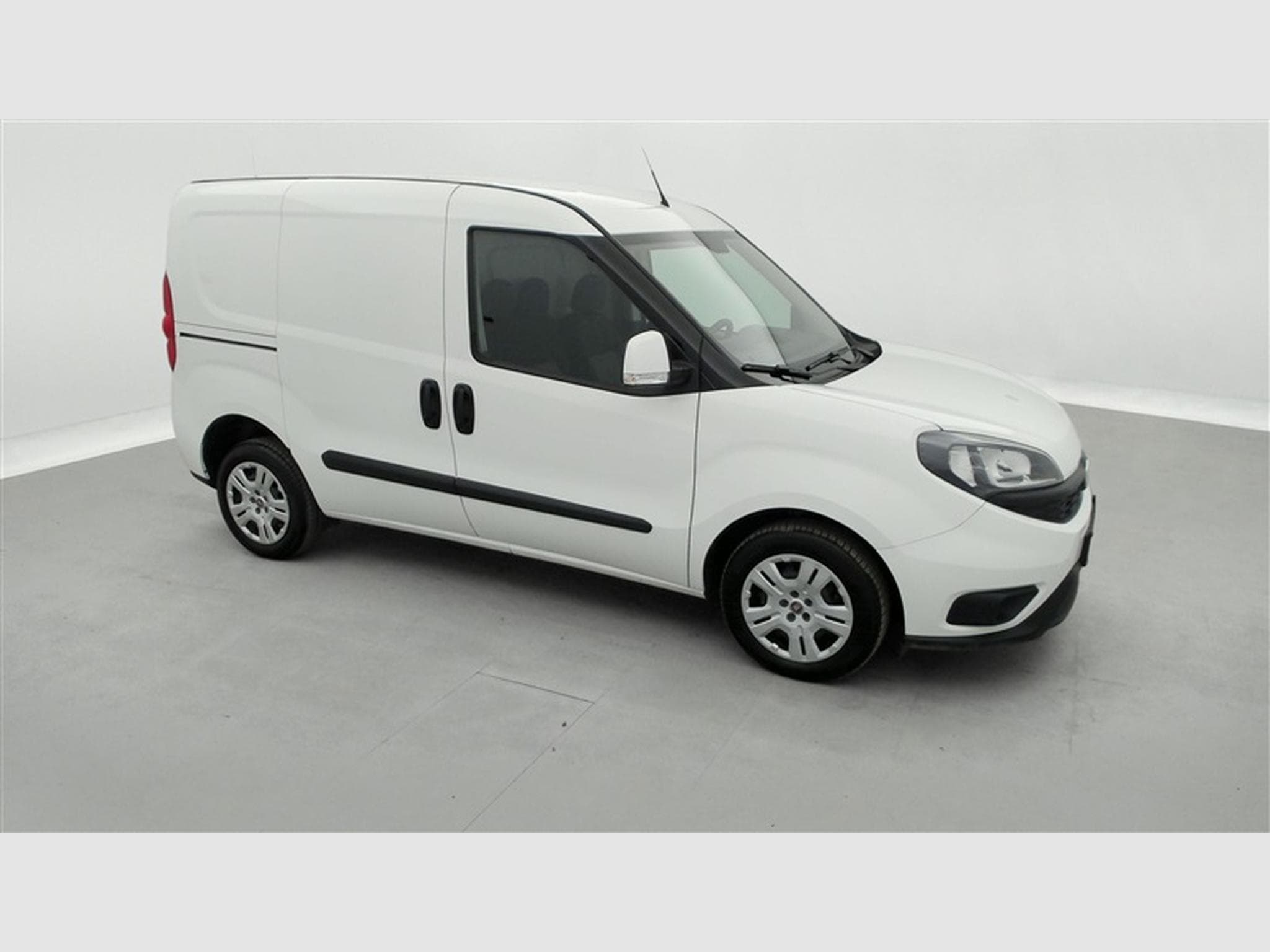 Fiat Doblo 1.6 MJET Cargo CLIM / CARPLAY (2023) - Photo 22
