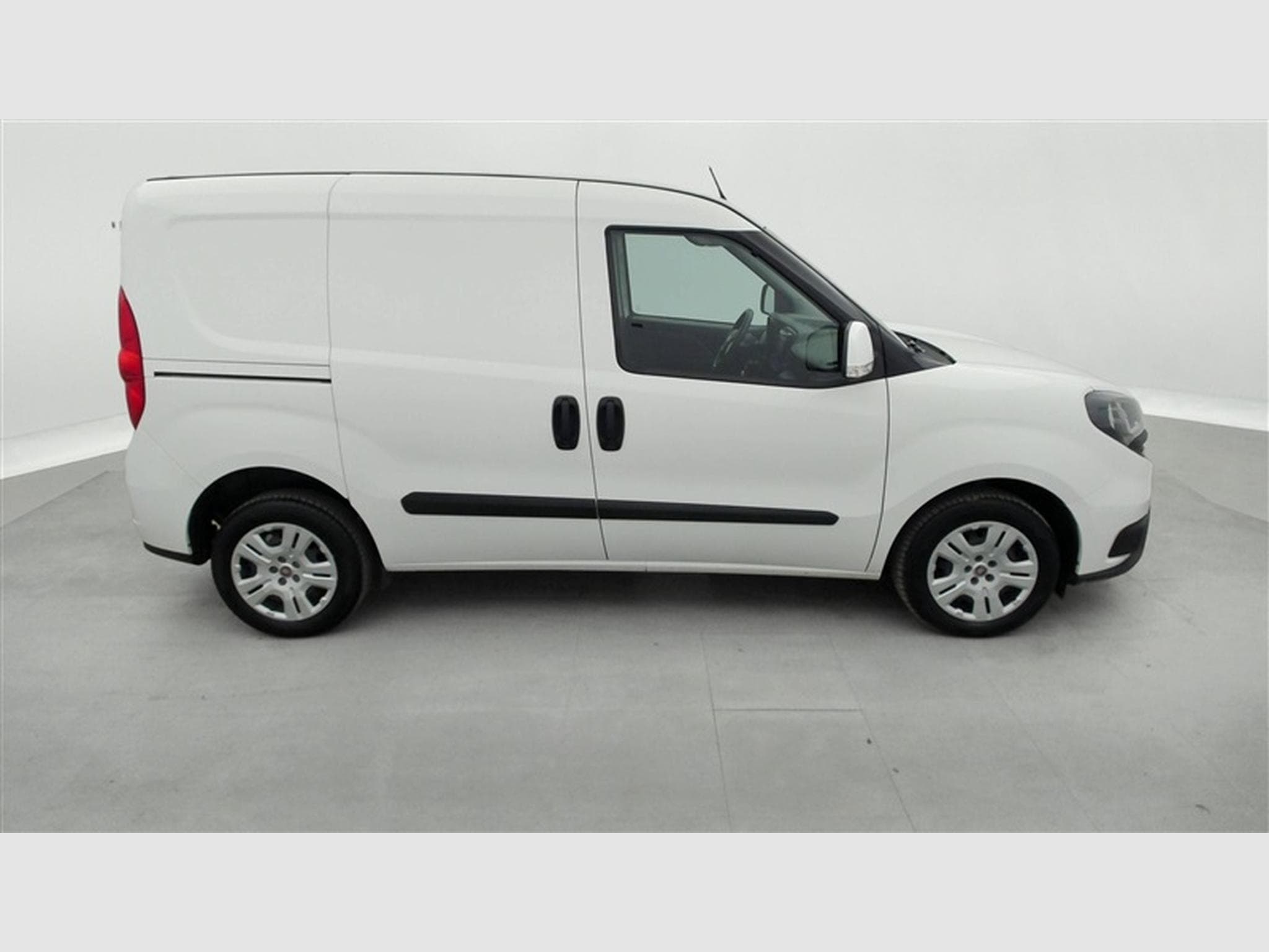 Fiat Doblo 1.6 MJET Cargo CLIM / CARPLAY (2023) - Photo 23