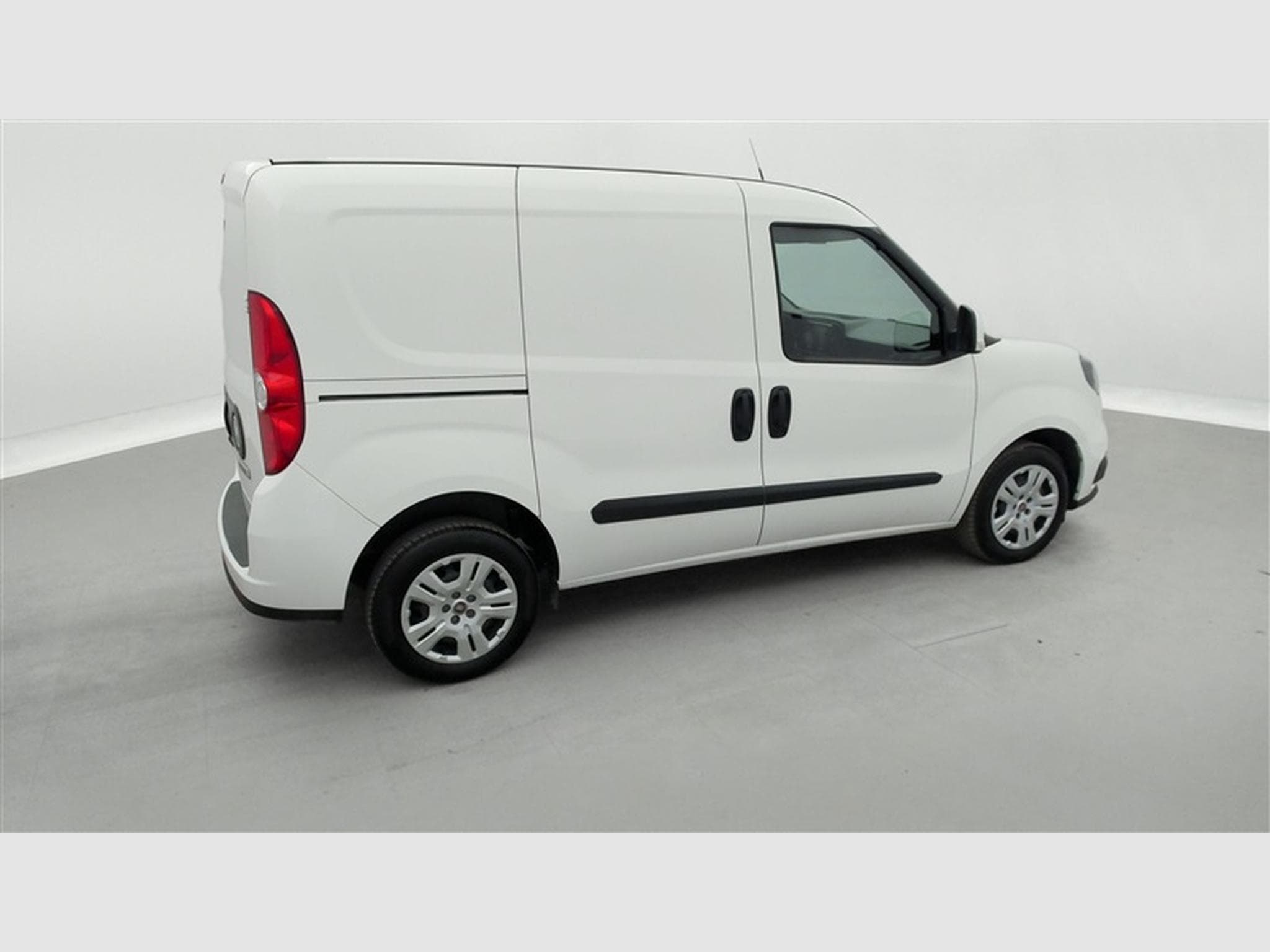 Fiat Doblo 1.6 MJET Cargo CLIM / CARPLAY (2023) - Photo 24
