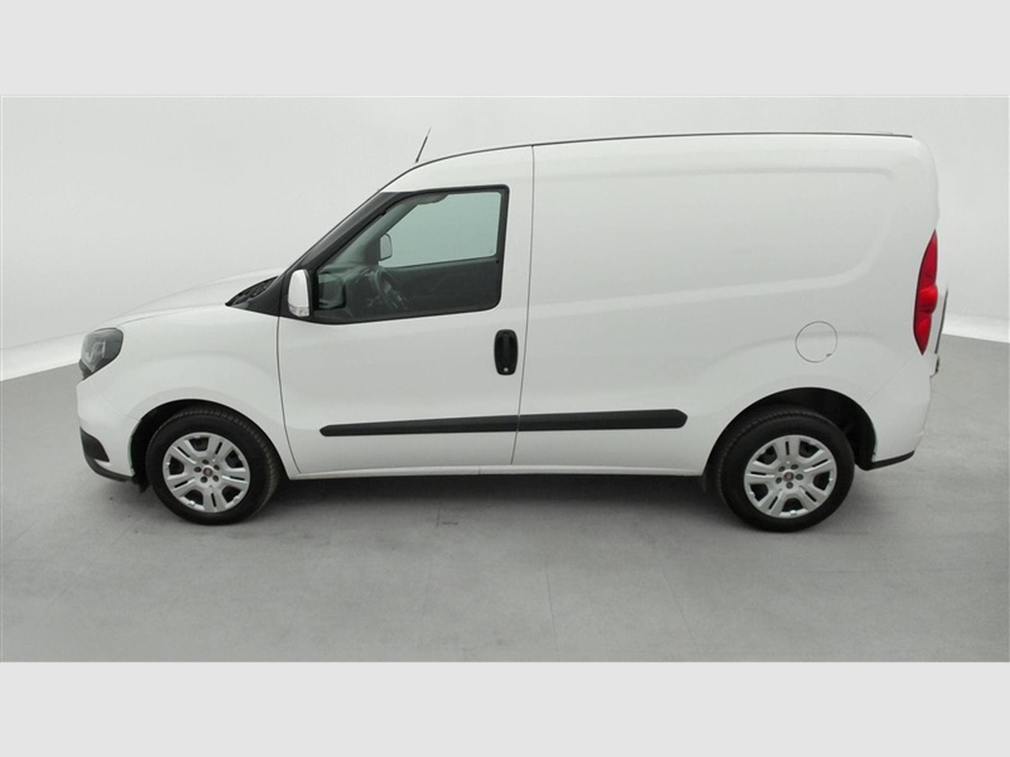 Fiat Doblo 1.6 MJET Cargo CLIM / CARPLAY (2023) - Photo 3