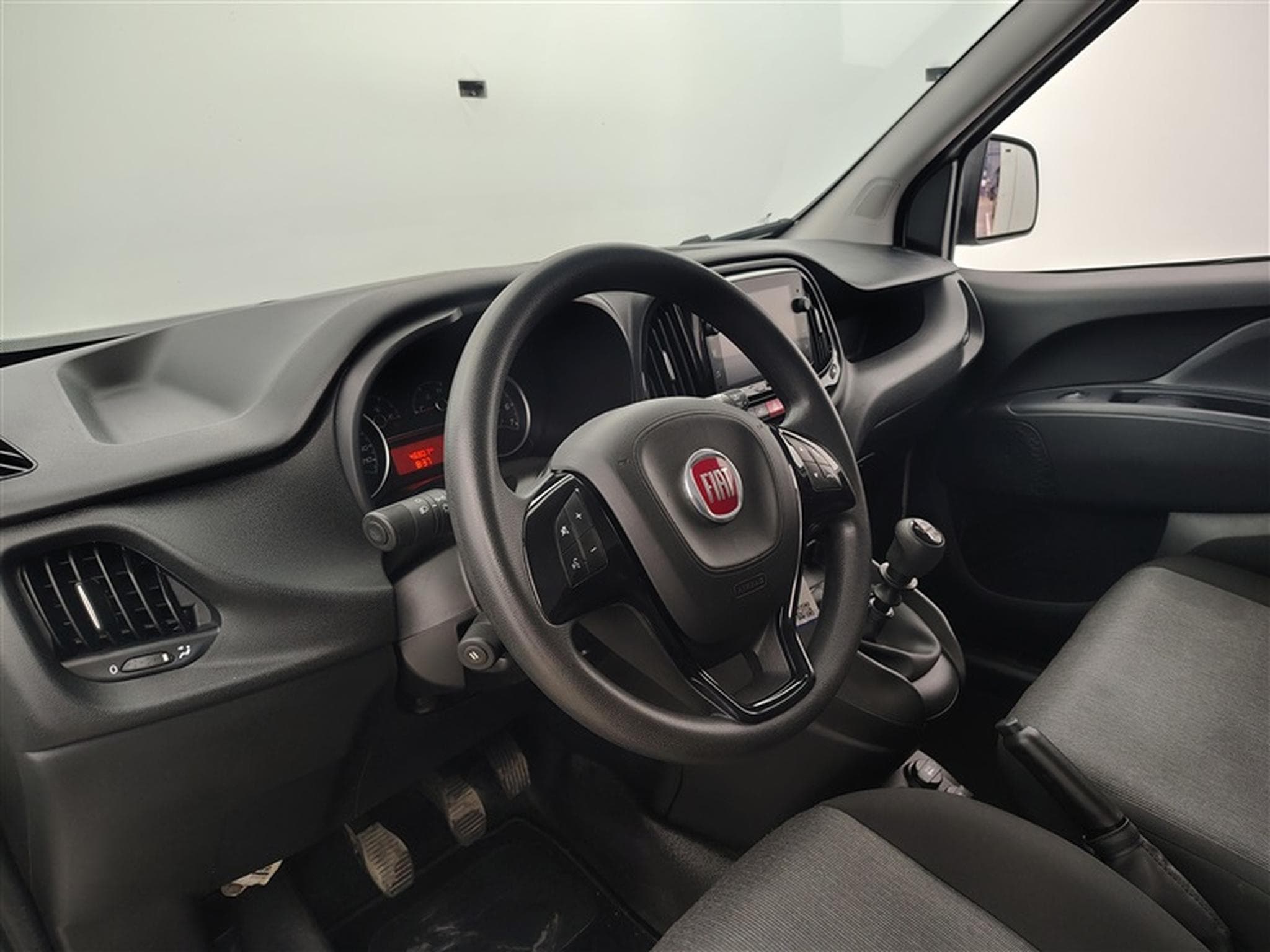 Fiat Doblo 1.6 MJET Cargo CLIM / CARPLAY (2023) - Photo 8