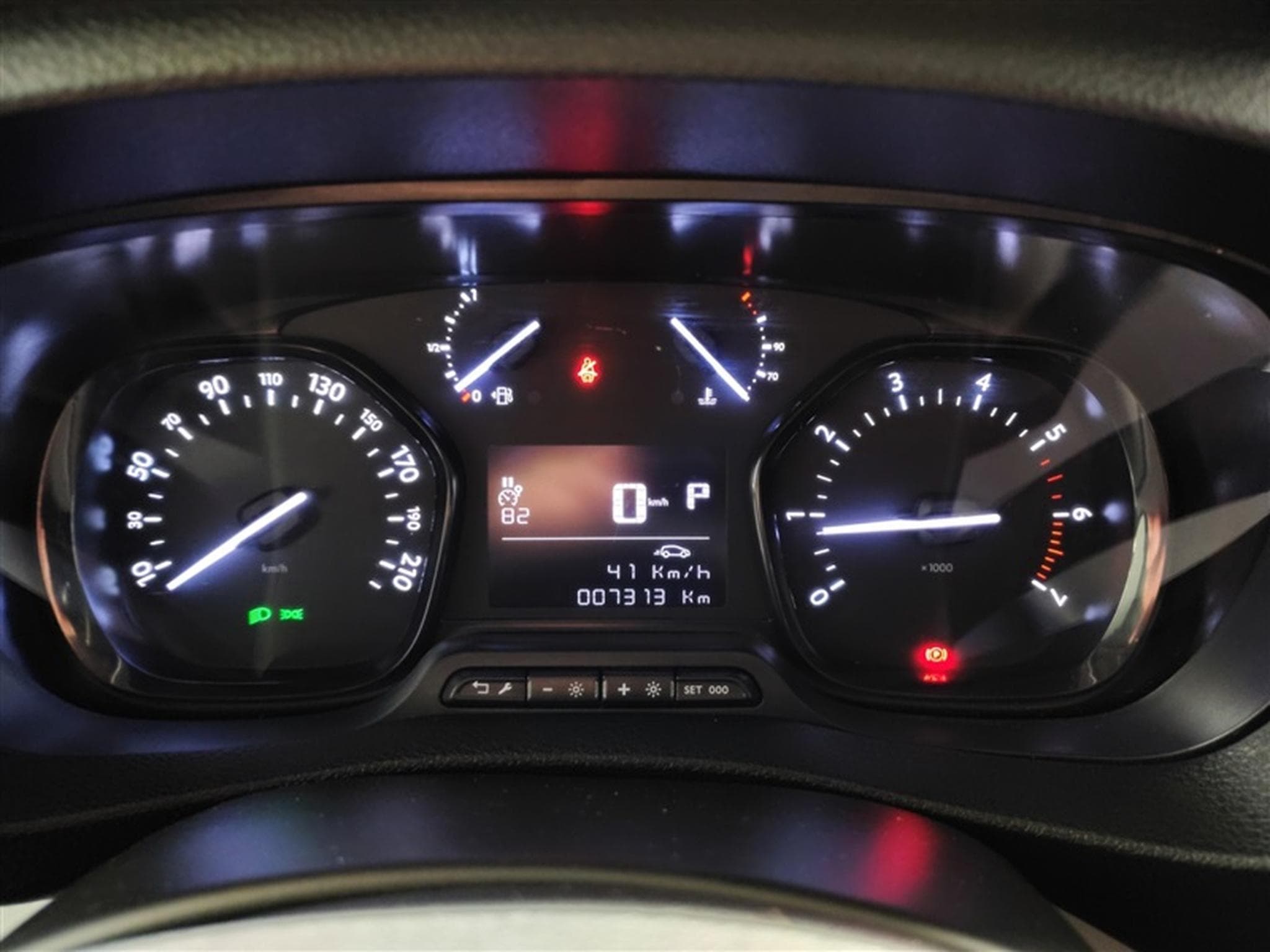 Opel Vivaro 2.0 TD L2H1 Edition AUTO/NAVI/PDC (2023) - Photo 10