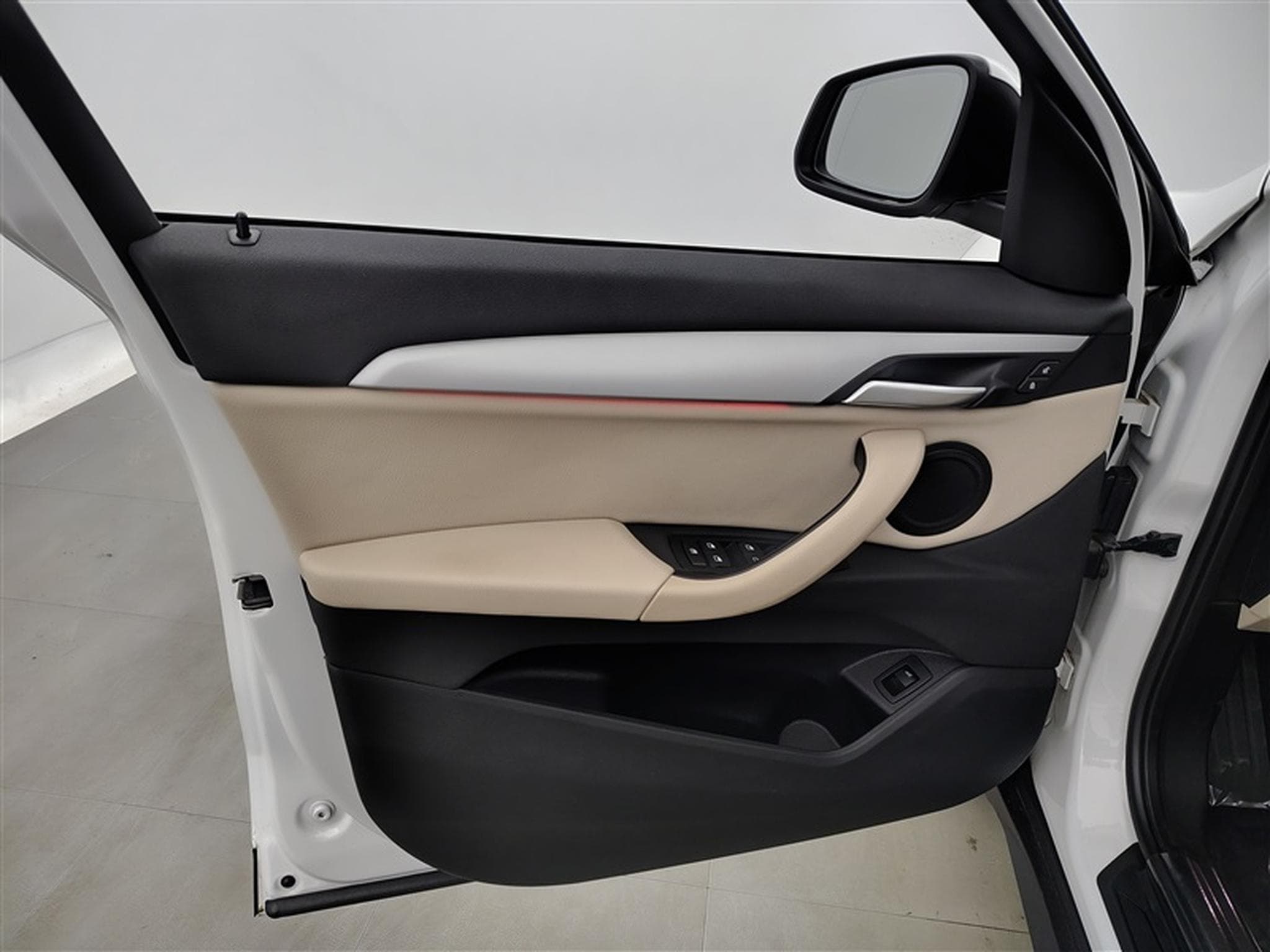 BMW X1 1.5 dA sDrive16 NAVI / CUIR / TOIT PANO (2021) - Photo 16