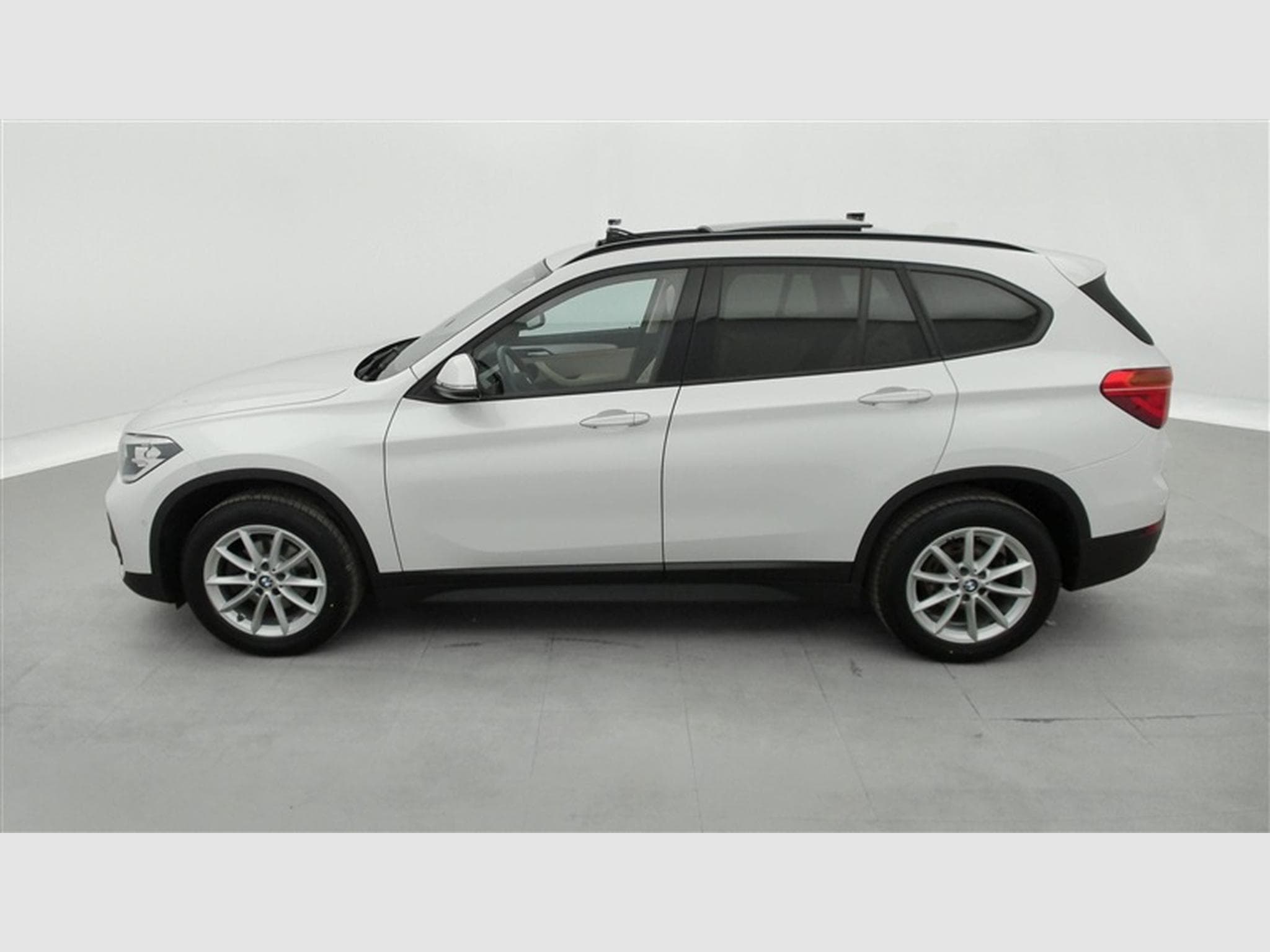 BMW X1 1.5 dA sDrive16 NAVI / CUIR / TOIT PANO (2021) - Photo 3
