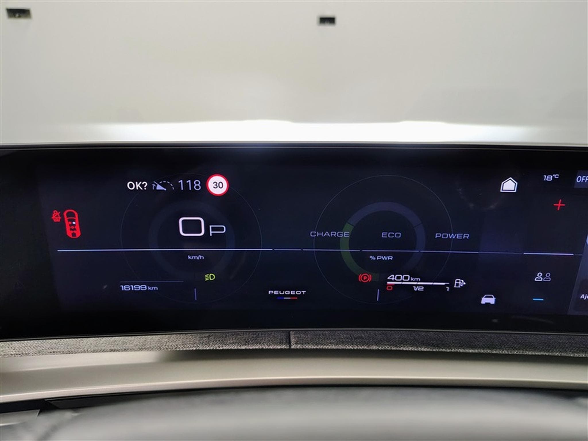 Peugeot 5008 1.2 Hybrid 145Cv e-DCS6 GT 7PL / NAVI / CARPLAY / CAMERA (2025) - Photo 10