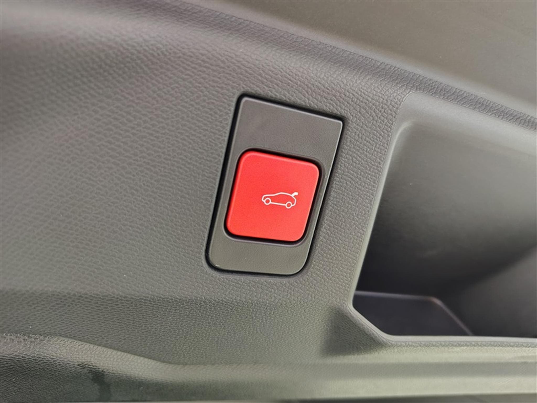 Peugeot 5008 1.2 Hybrid 145Cv e-DCS6 GT 7PL / NAVI / CARPLAY / CAMERA (2025) - Photo 20
