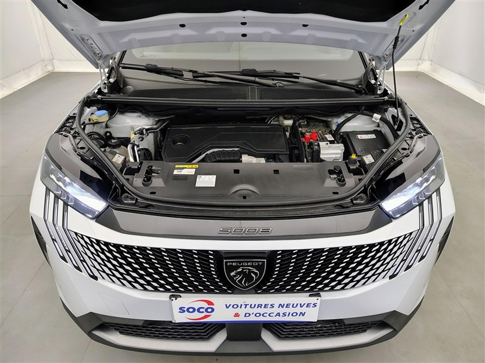 Peugeot 5008 1.2 Hybrid 145Cv e-DCS6 GT 7PL / NAVI / CARPLAY / CAMERA (2025) - Photo 21
