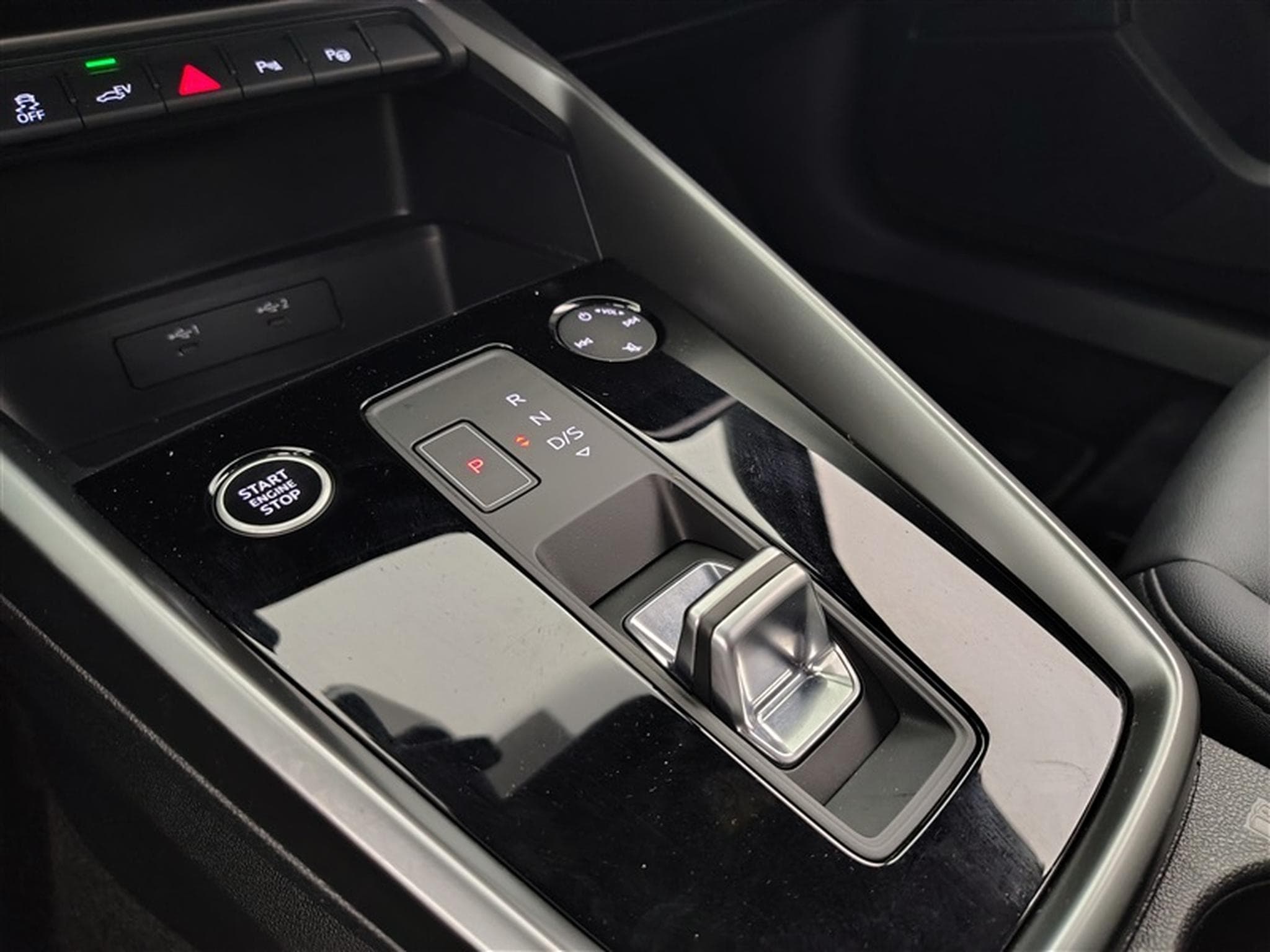 Audi A3 Sportback PHEV 40 TFSI e S tronic Cuir / Navi (2022) - Photo 12