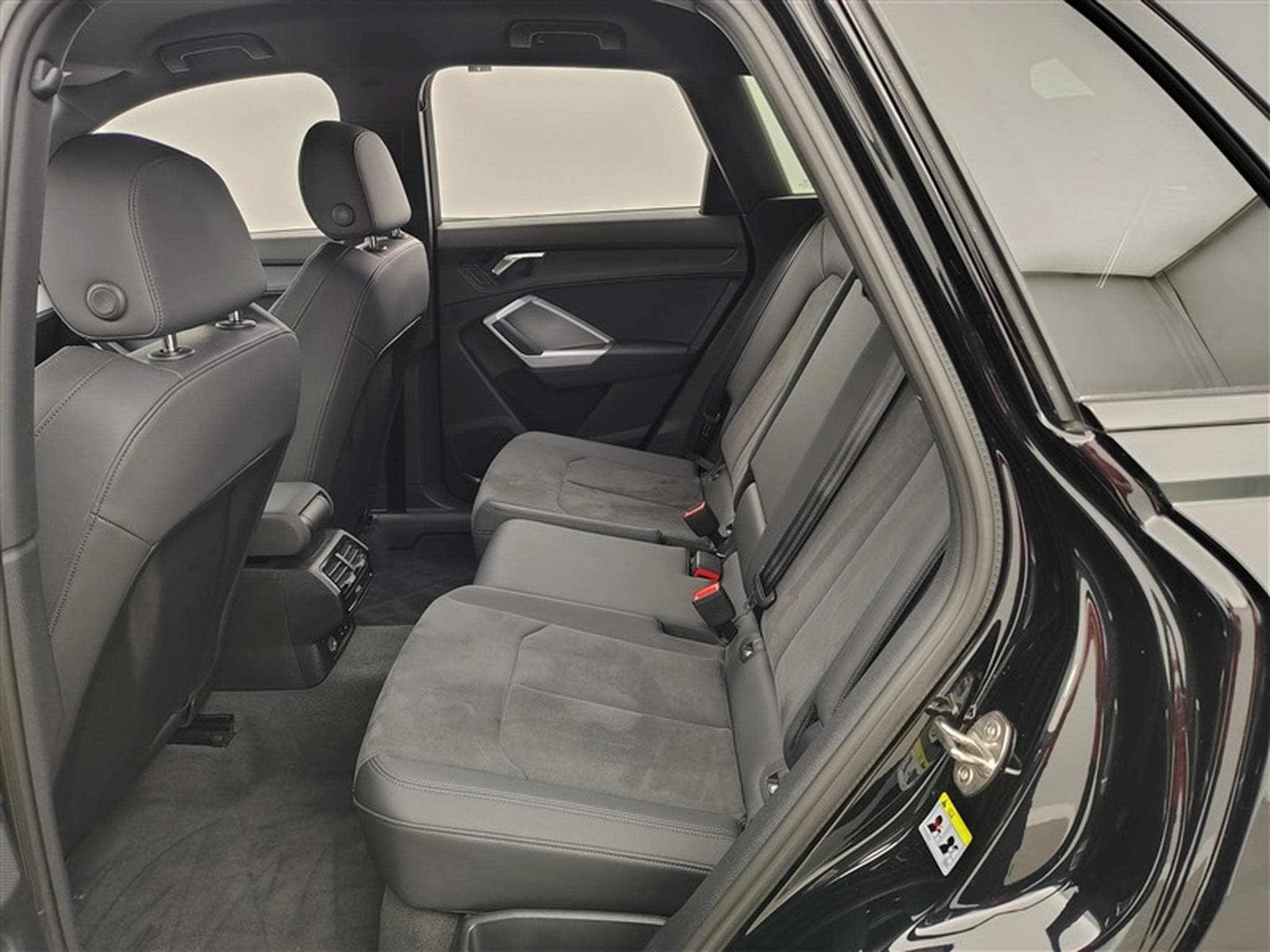 Audi Q3 35 TFSI S-line **NAVI/CAM/ALCANTARA/AUTO** (2023) - Photo 13