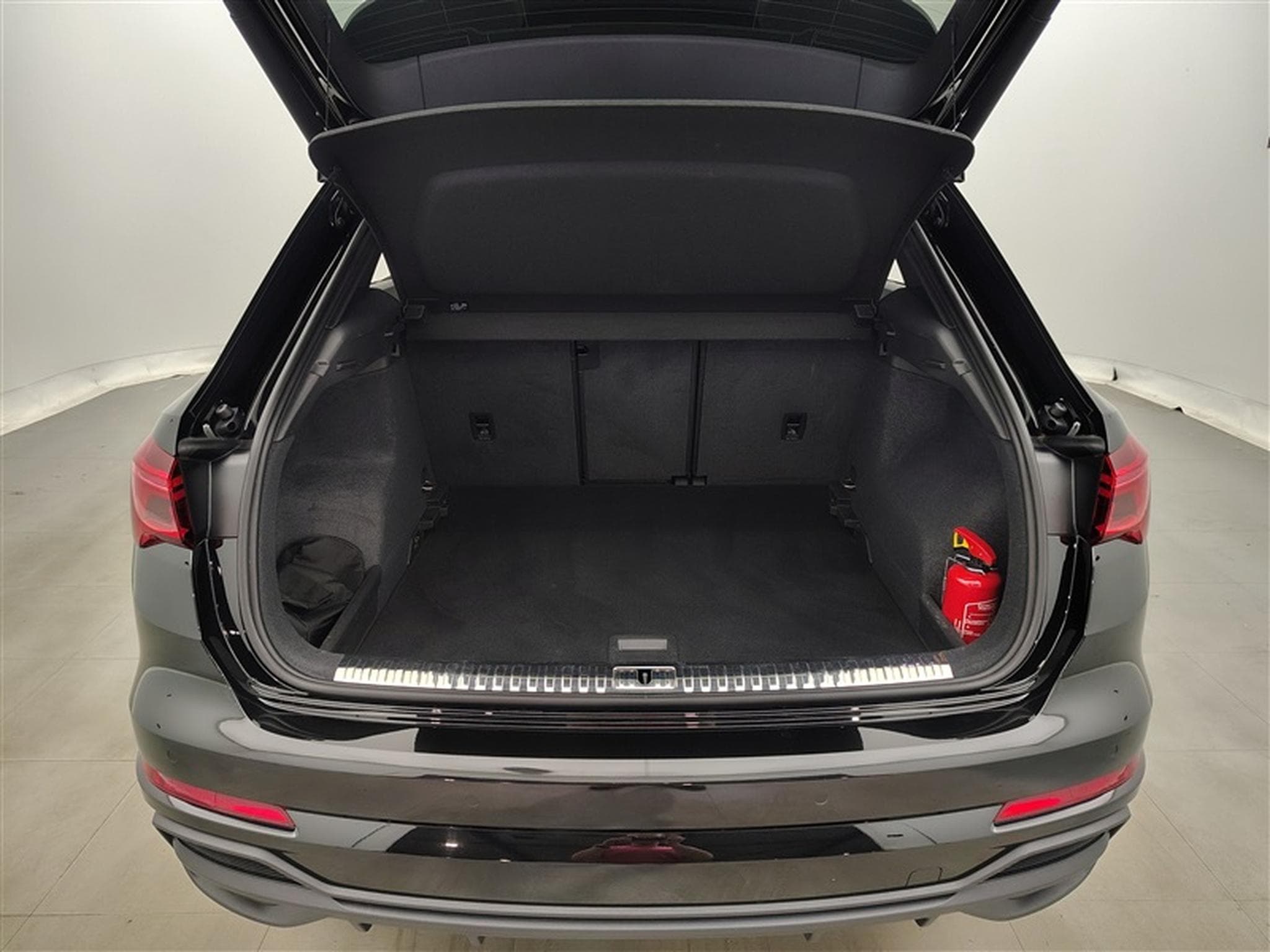 Audi Q3 35 TFSI S-line **NAVI/CAM/ALCANTARA/AUTO** (2023) - Photo 14