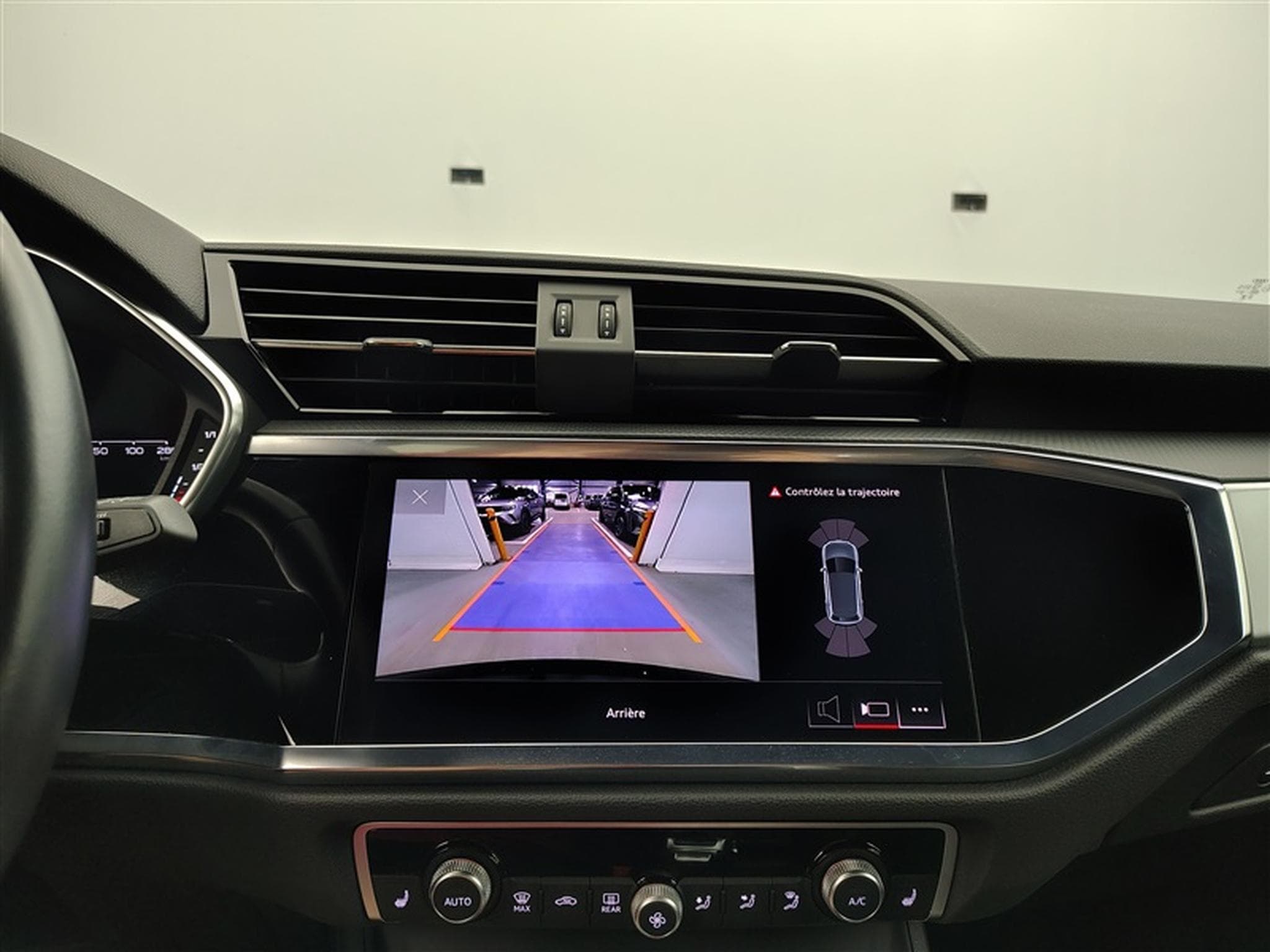 Audi Q3 35 TFSI S-line **NAVI/CAM/ALCANTARA/AUTO** (2023) - Photo 18