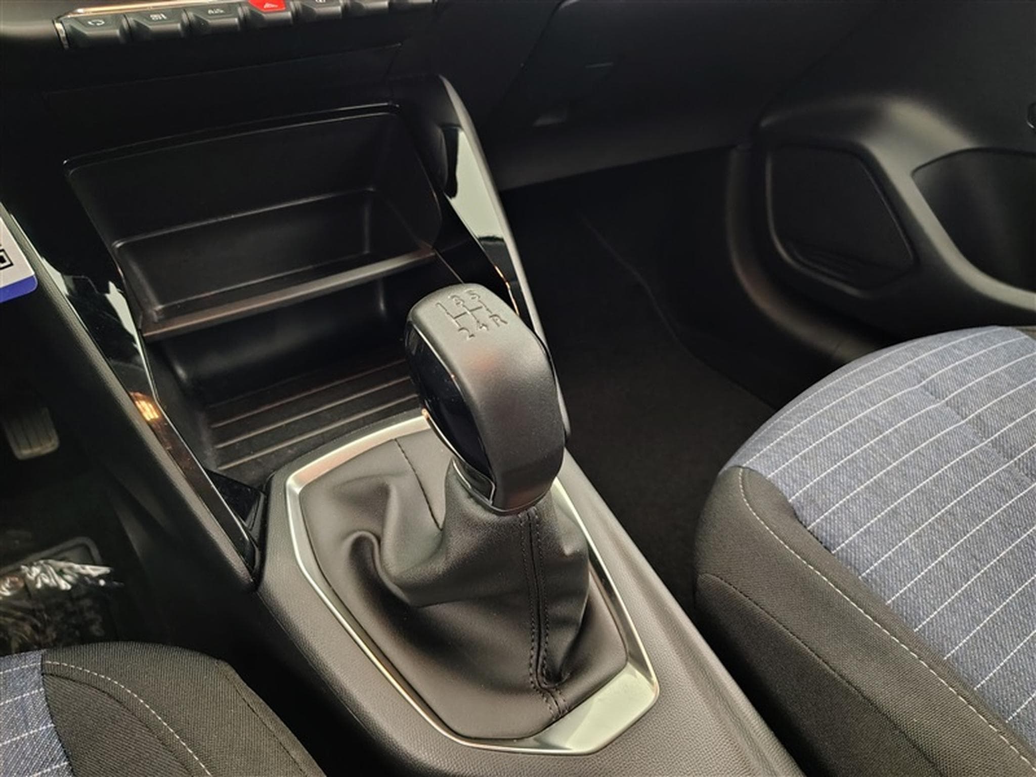 Peugeot 208 1.2i PureTech Like CLIM (2022) - Photo 12