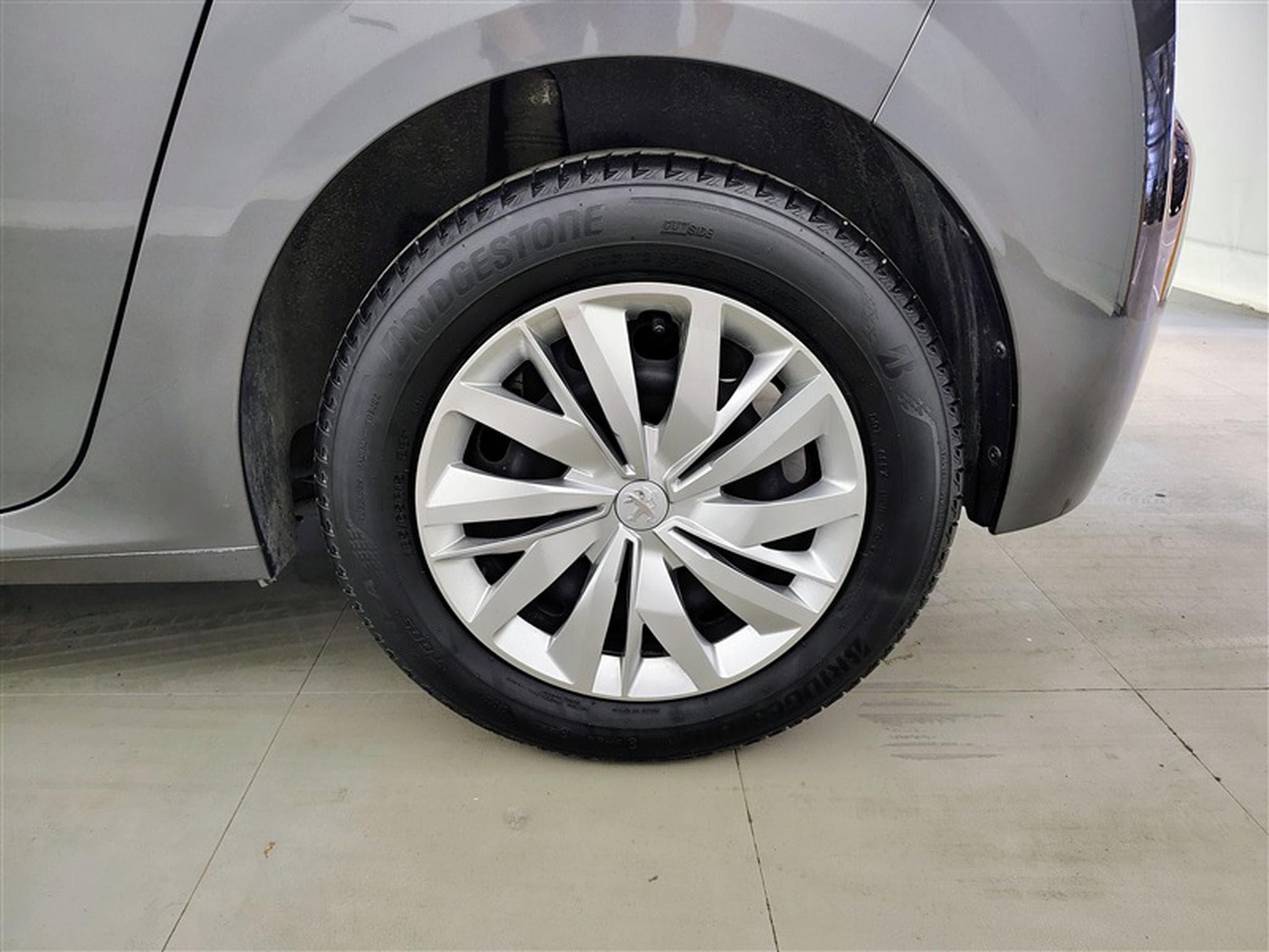 Peugeot 208 1.2i PureTech Like CLIM (2022) - Photo 6