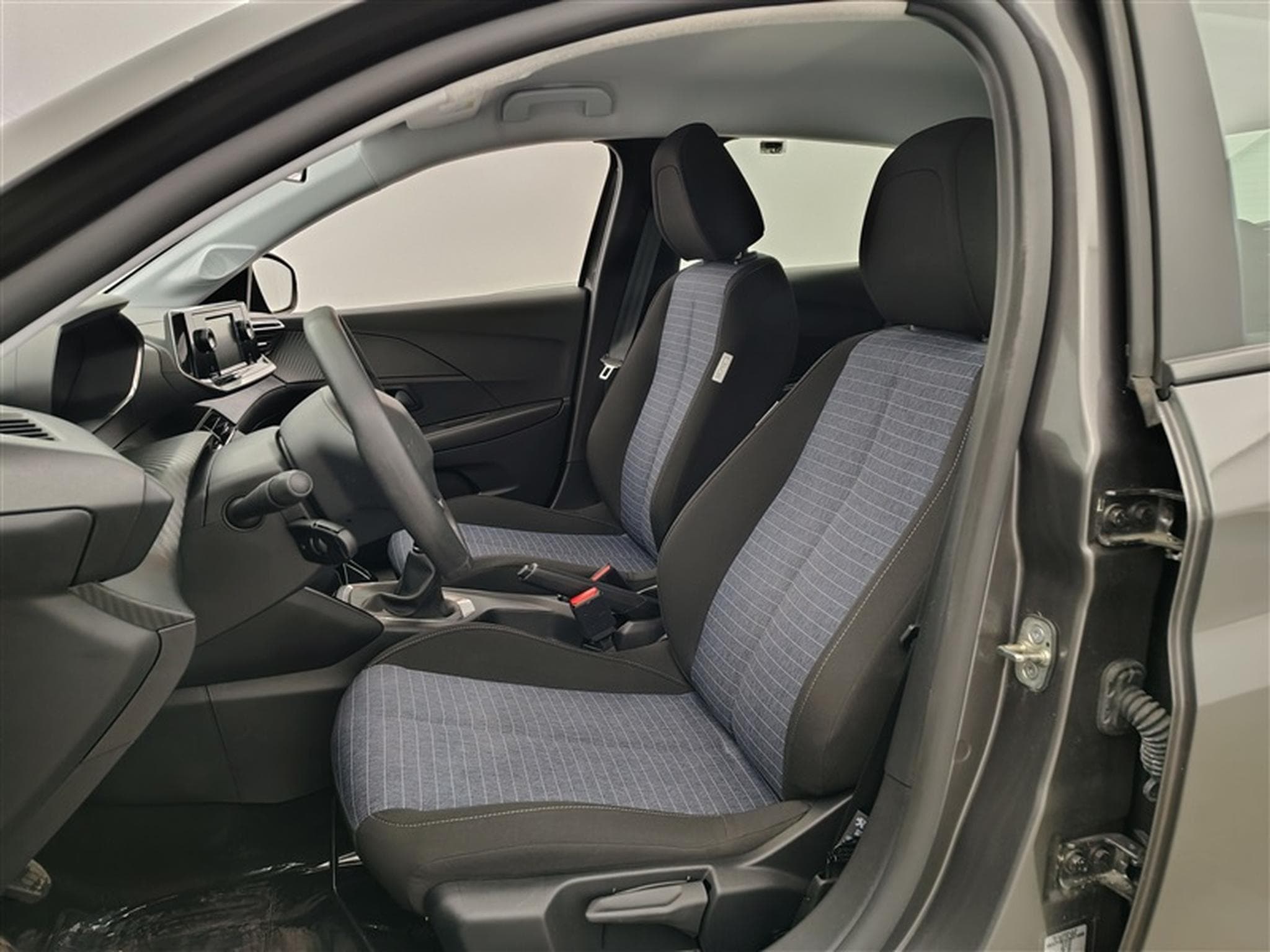 Peugeot 208 1.2i PureTech Like CLIM (2022) - Photo 7