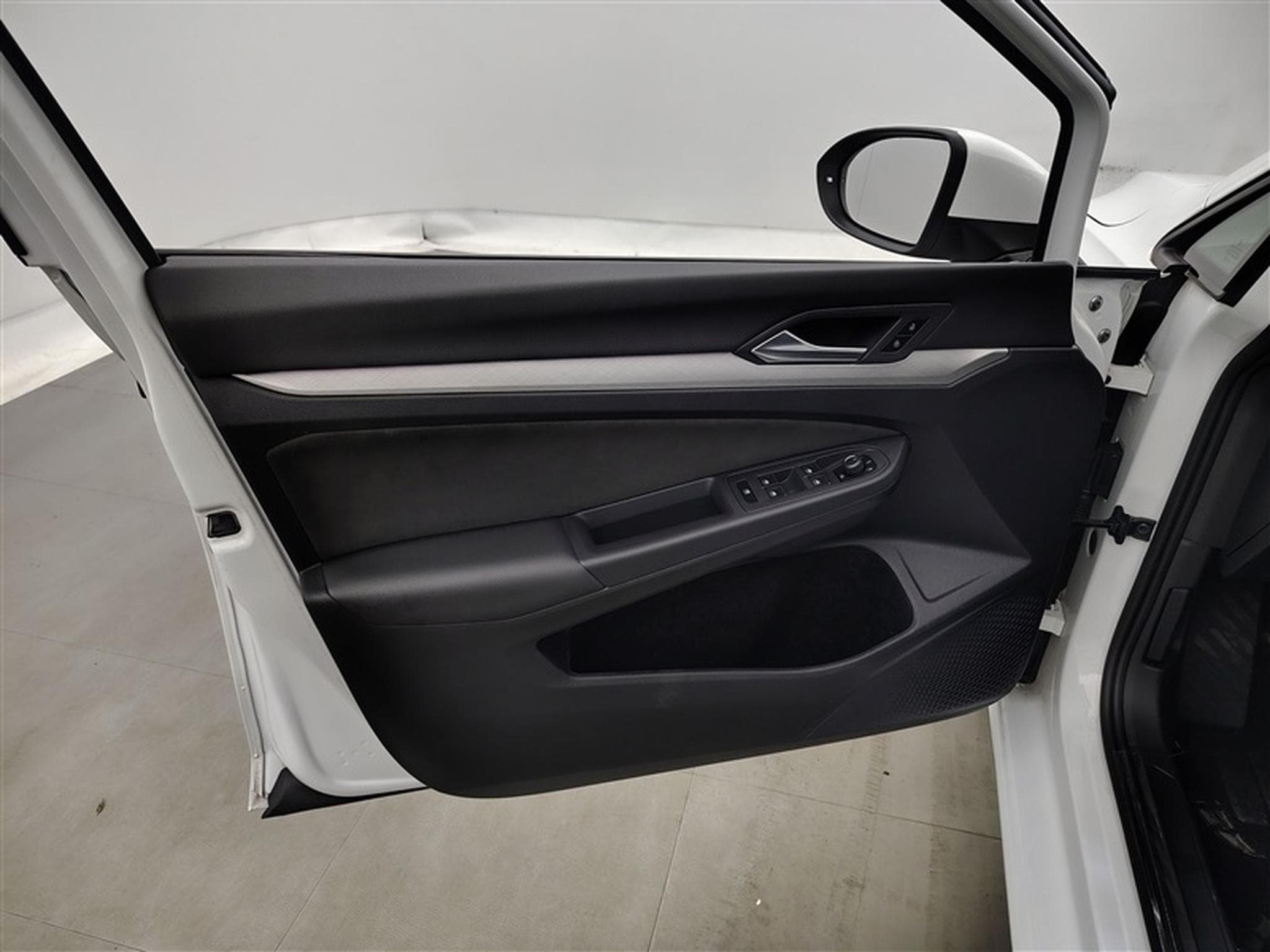 VW Golf 1.0 TSI Life  Navi / Led / PDC av+ar (2023) - Photo 17