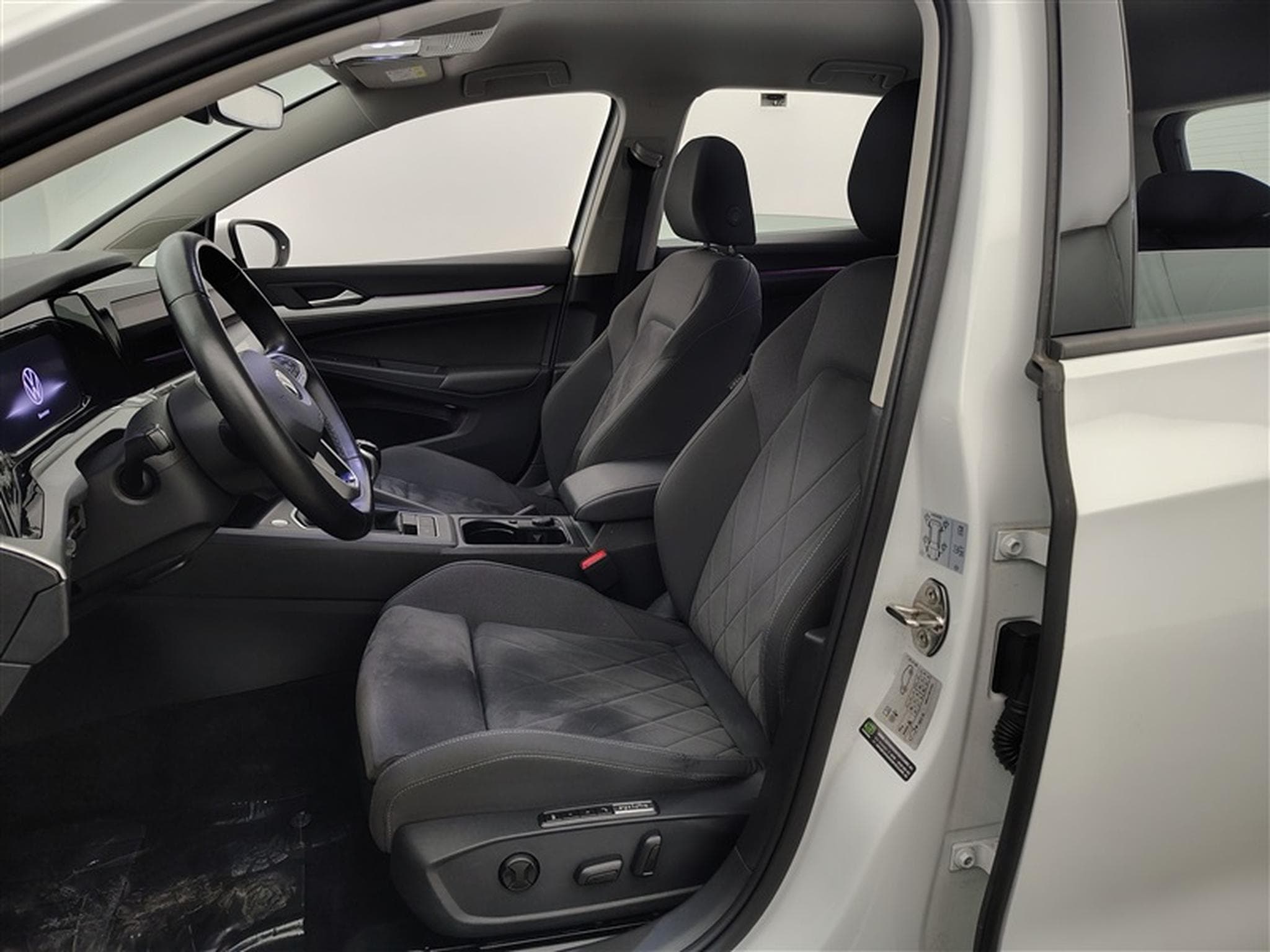 VW Golf 1.0 TSI Life  Navi / Led / PDC av+ar (2023) - Photo 7