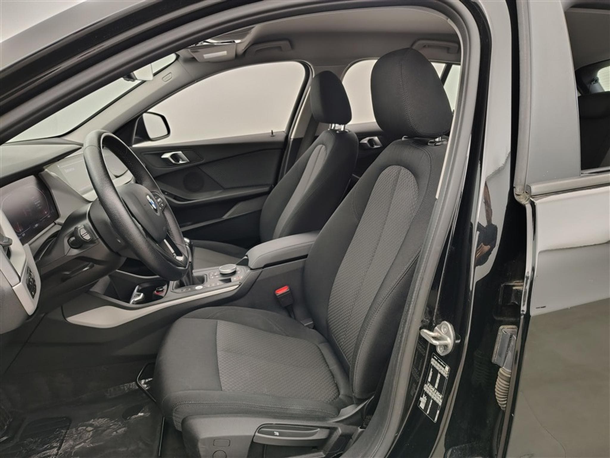 BMW 118 i  Navi Cockpit / Led / PDC av+ar (2021) - Photo 7