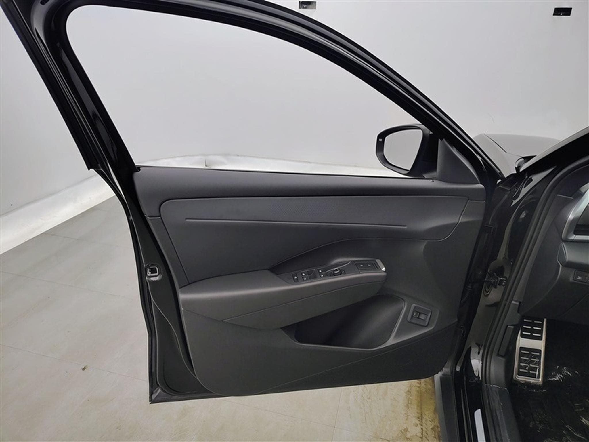 VW T-Roc 1.5 TSI 150Cv DSG R-Line CARPLAY / FULL LED / PANO / CAMERA (2026) - Photo 17